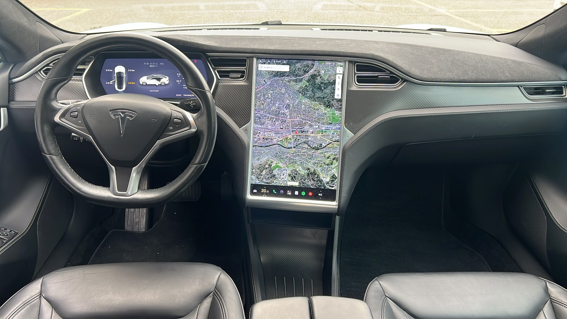 TESLA Model S 85 D-image-8