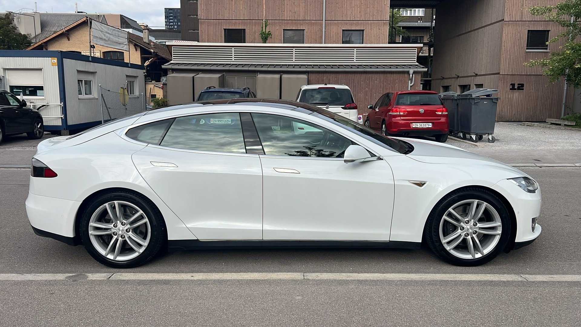 TESLA Model S 85 D-image-3