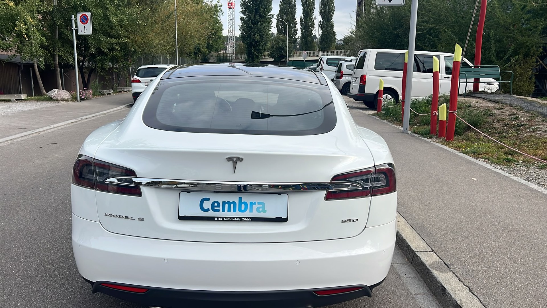 TESLA Model S 85 D-image-7