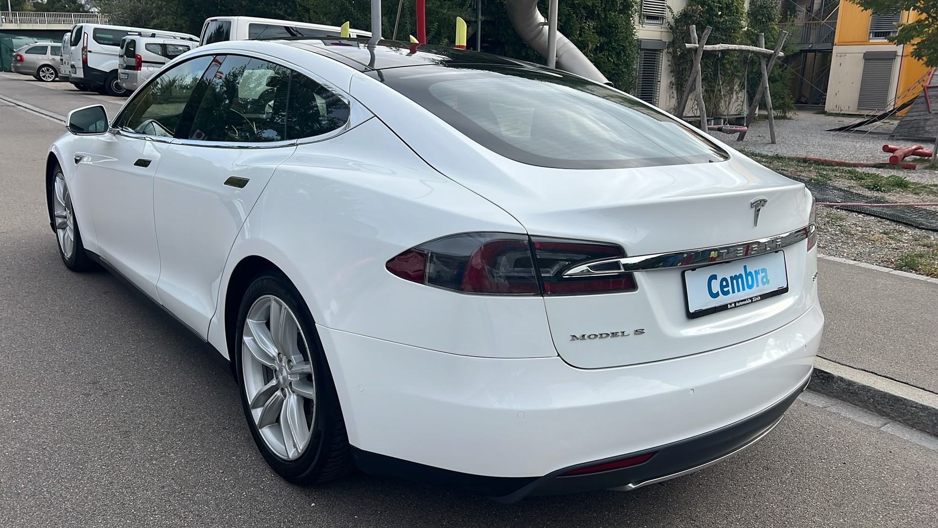 TESLA Model S 85 D-image-6