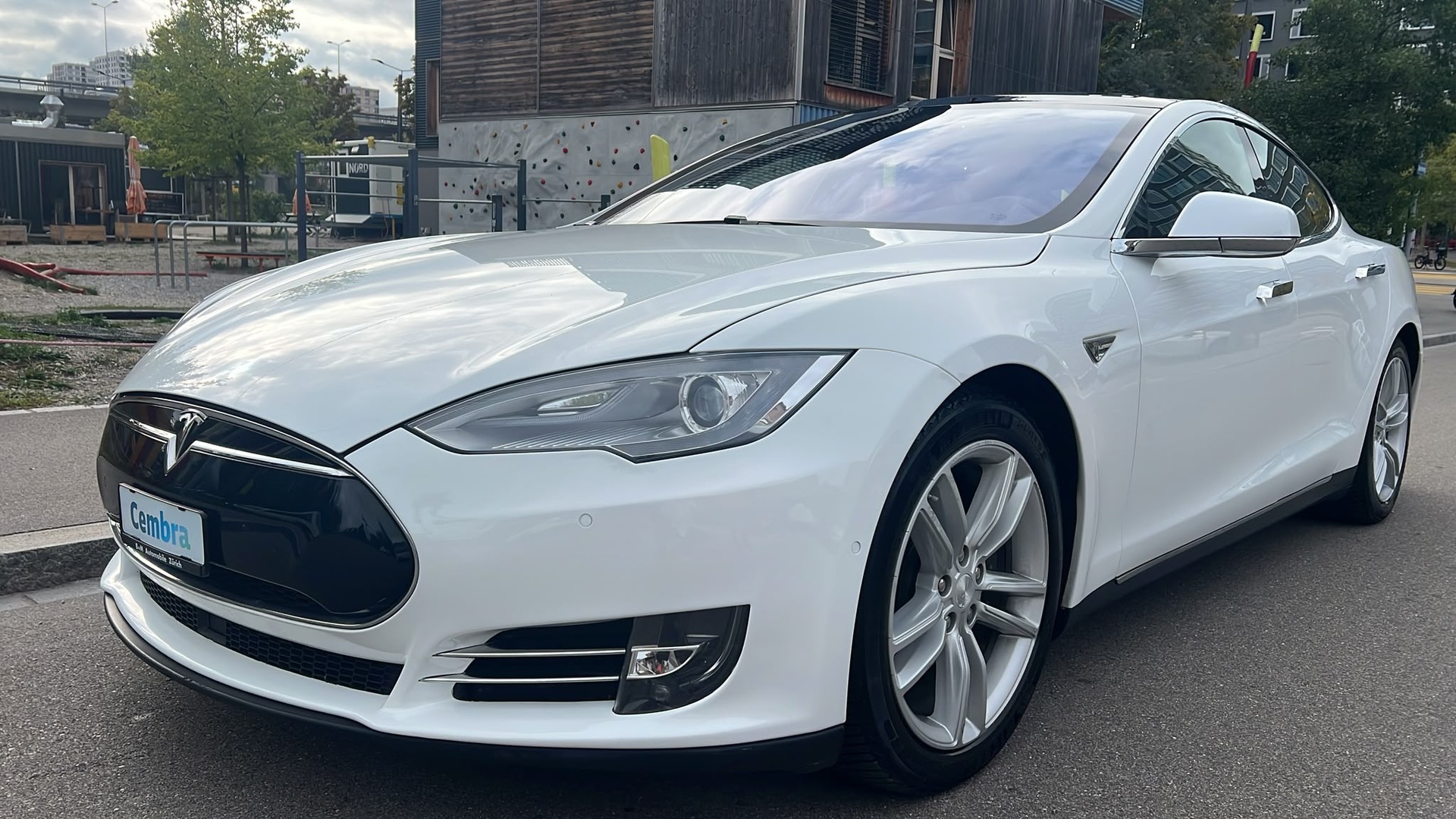 TESLA Model S 85 D-image-0