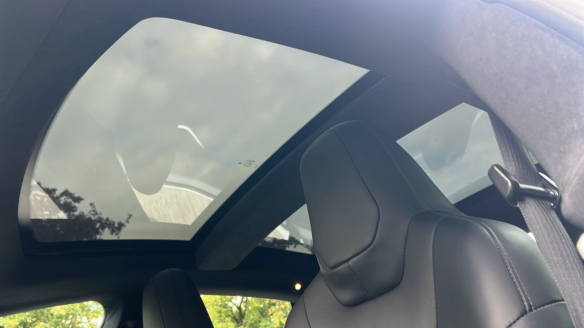 TESLA Model S 85 D-image-12