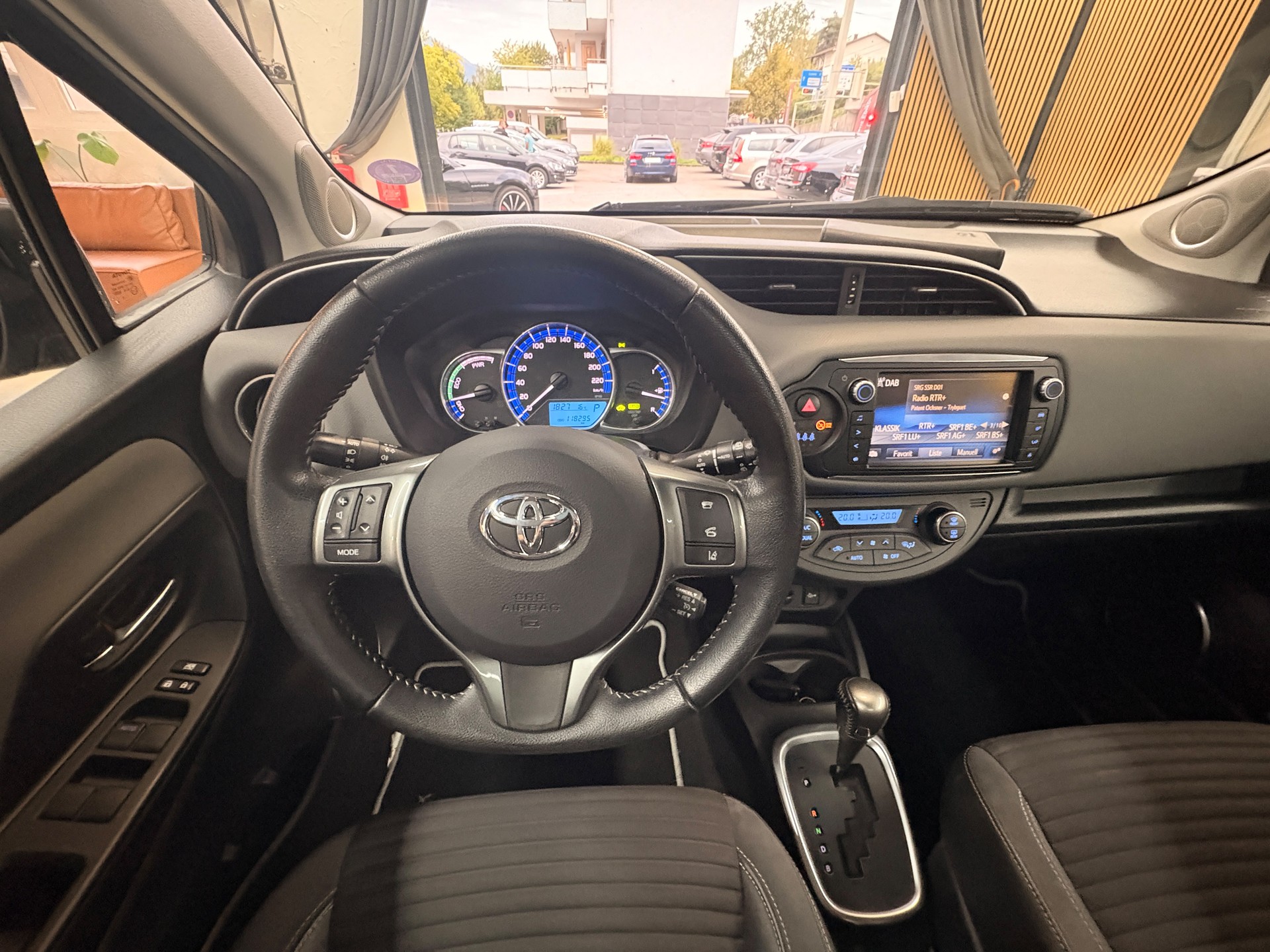 TOYOTA Yaris 1.5 VVT-i Hybrid Sol Premium e-CVT-image-14