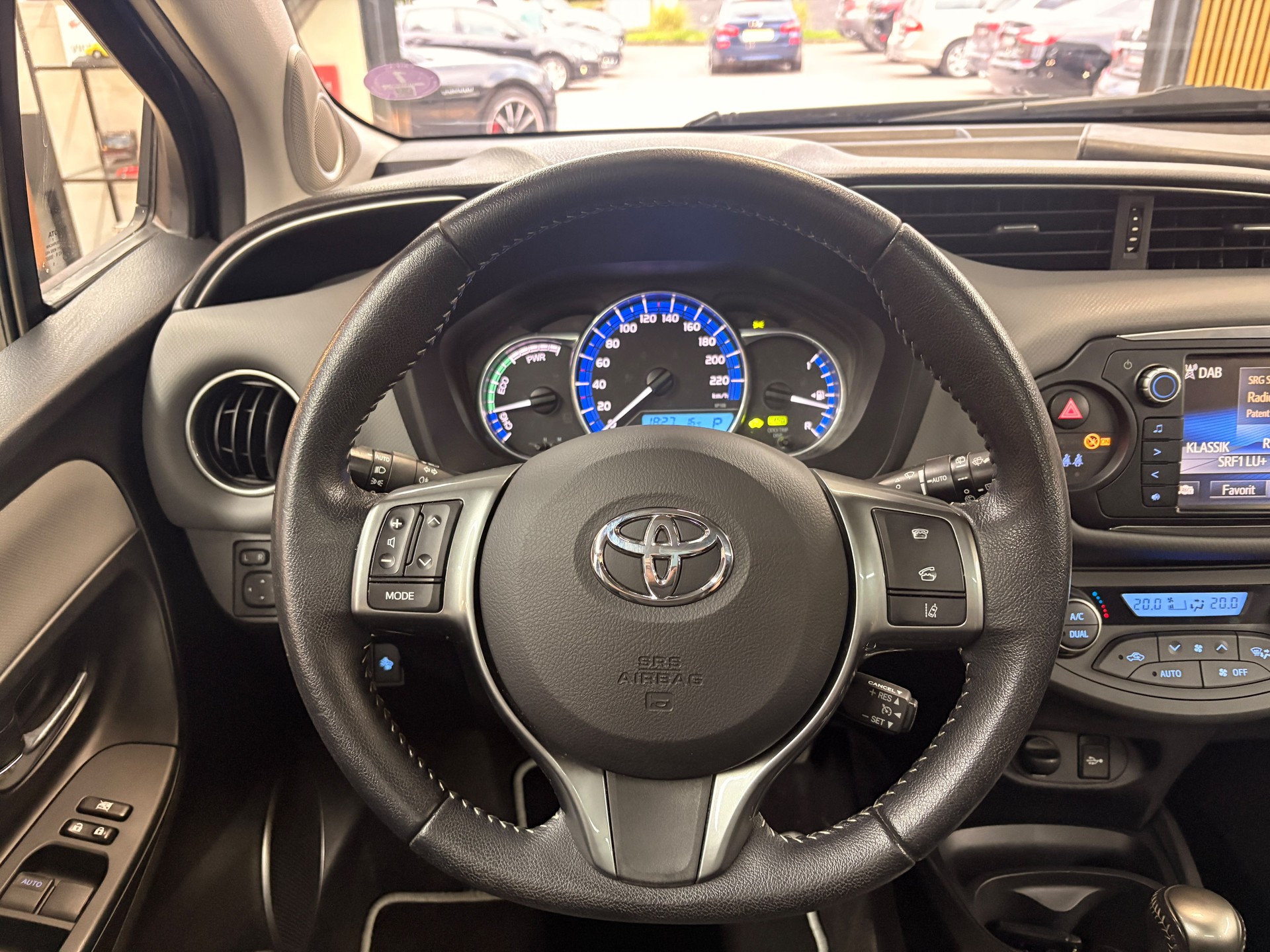 TOYOTA Yaris 1.5 VVT-i Hybrid Sol Premium e-CVT-image-15