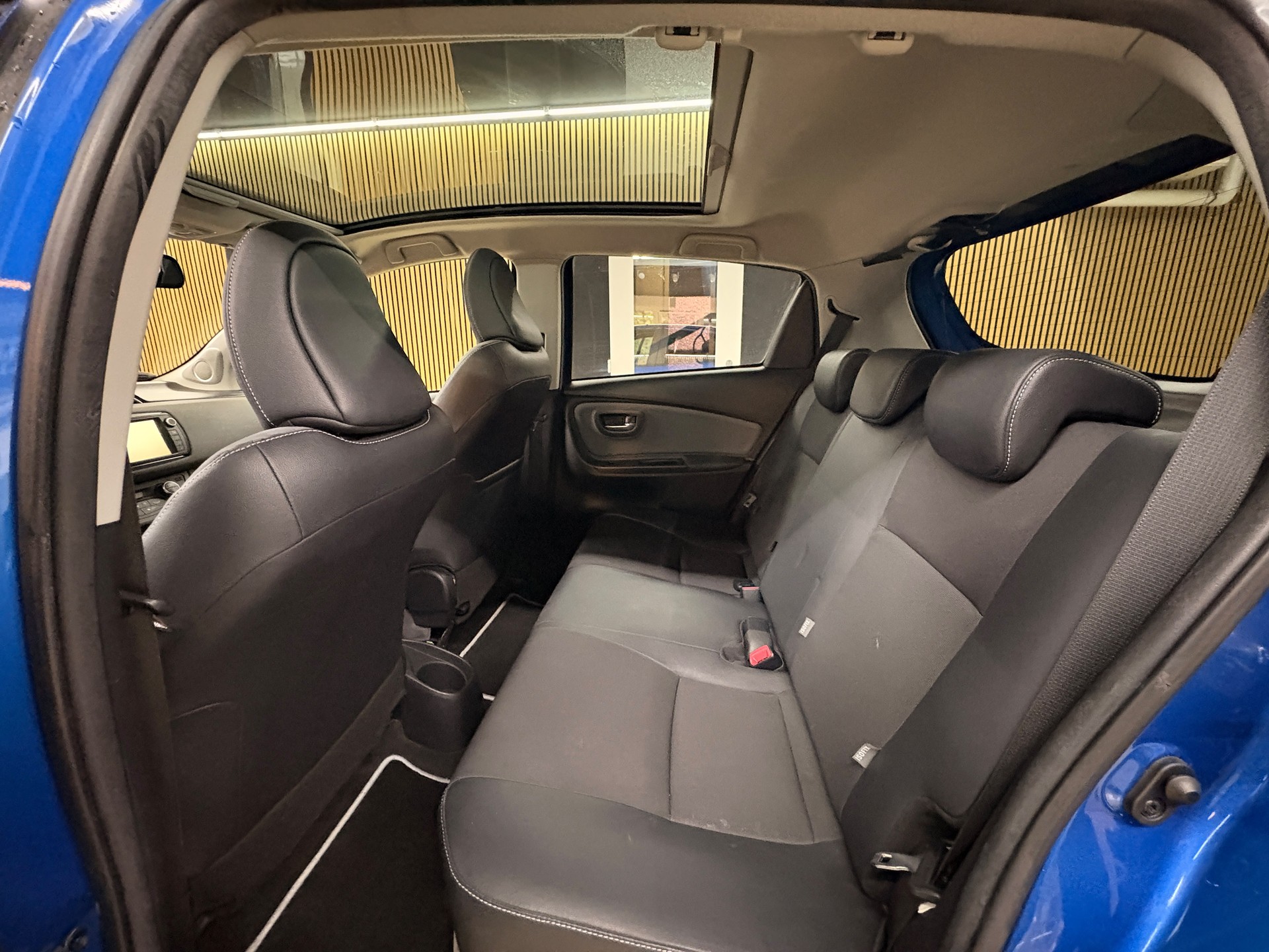 TOYOTA Yaris 1.5 VVT-i Hybrid Sol Premium e-CVT-image-9