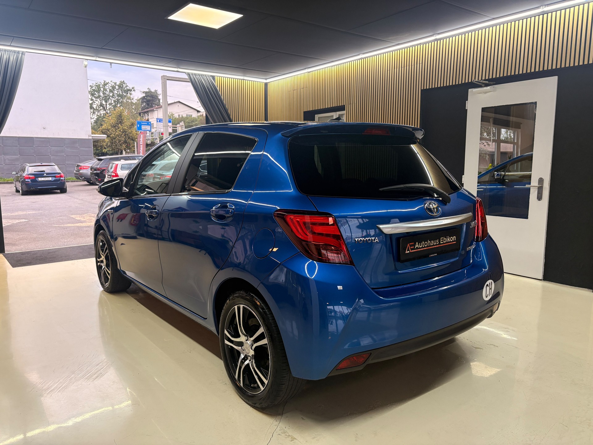 TOYOTA Yaris 1.5 VVT-i Hybrid Sol Premium e-CVT-image-3