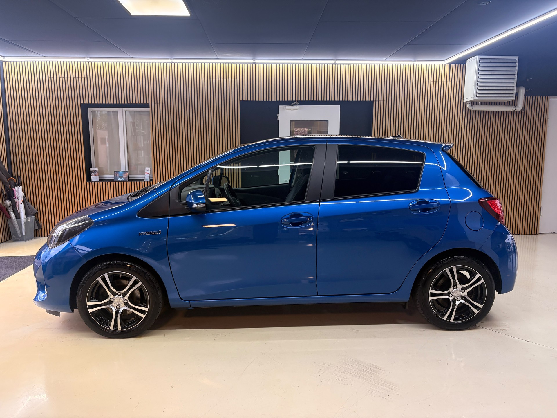 TOYOTA Yaris 1.5 VVT-i Hybrid Sol Premium e-CVT-image-1
