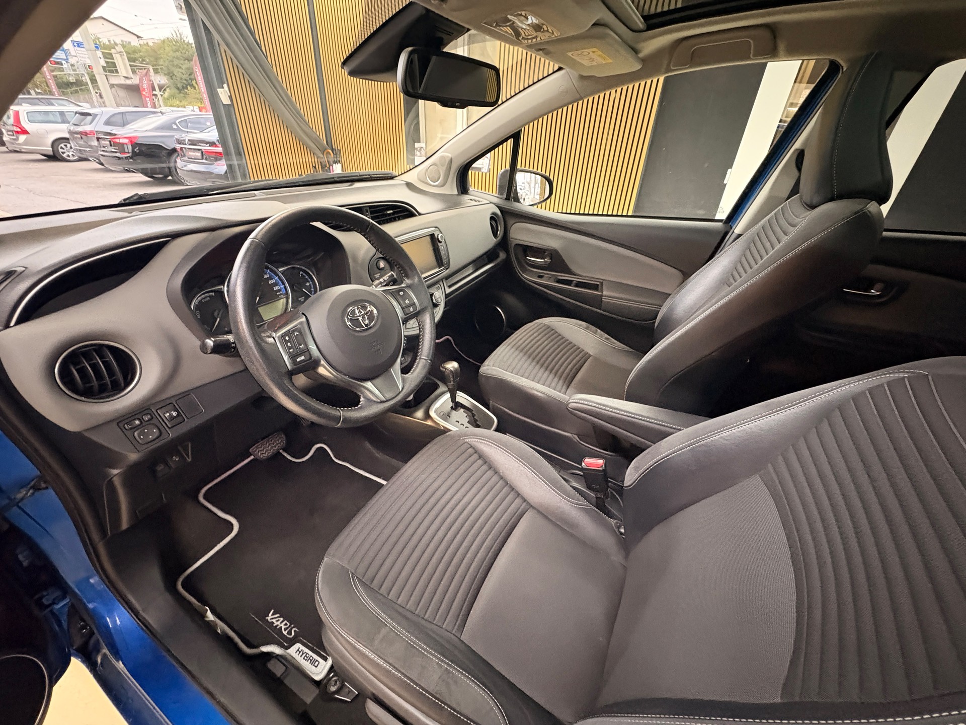 TOYOTA Yaris 1.5 VVT-i Hybrid Sol Premium e-CVT-image-6
