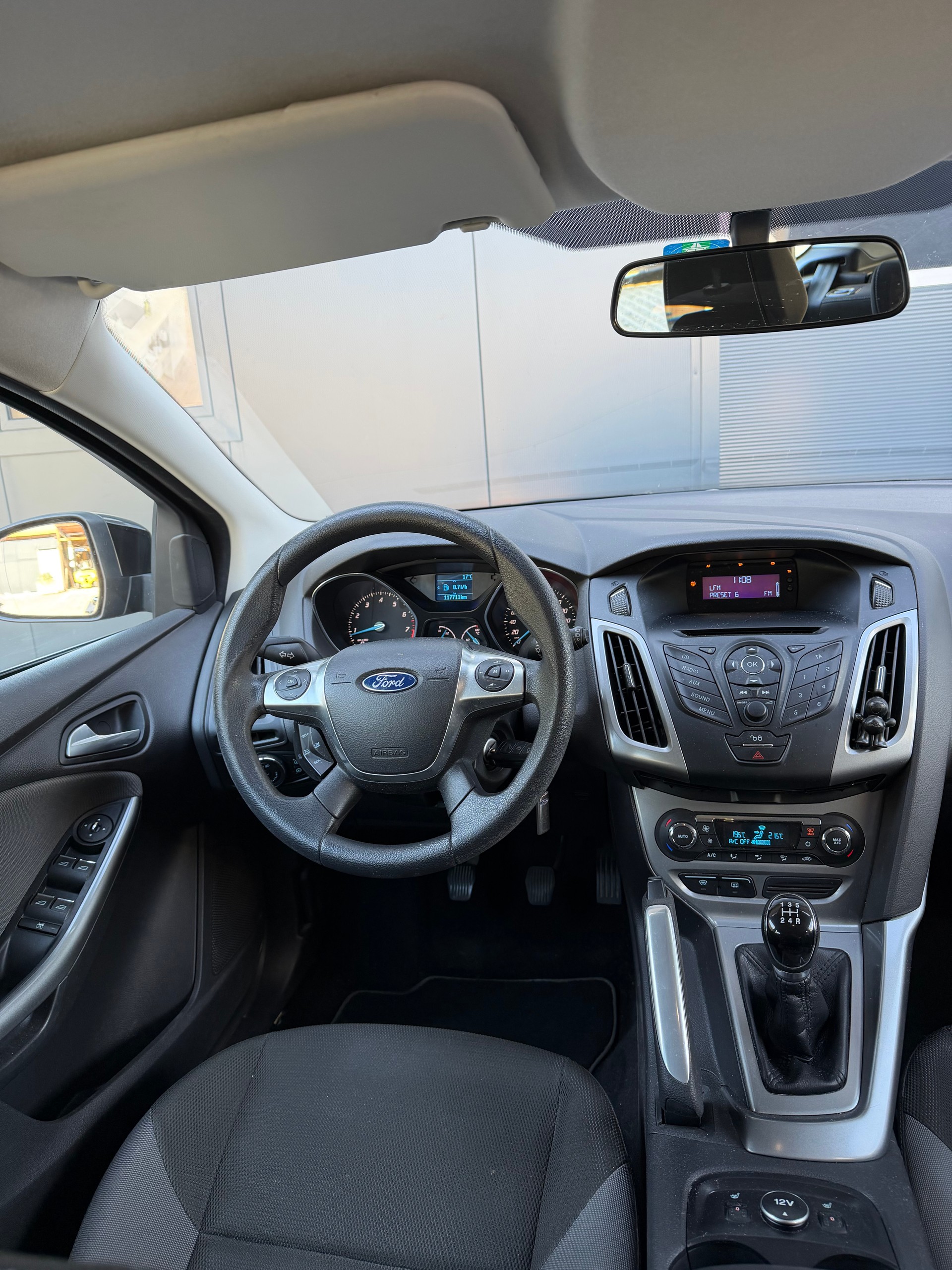 FORD Focus 1.6i VCT Titanium-image-9