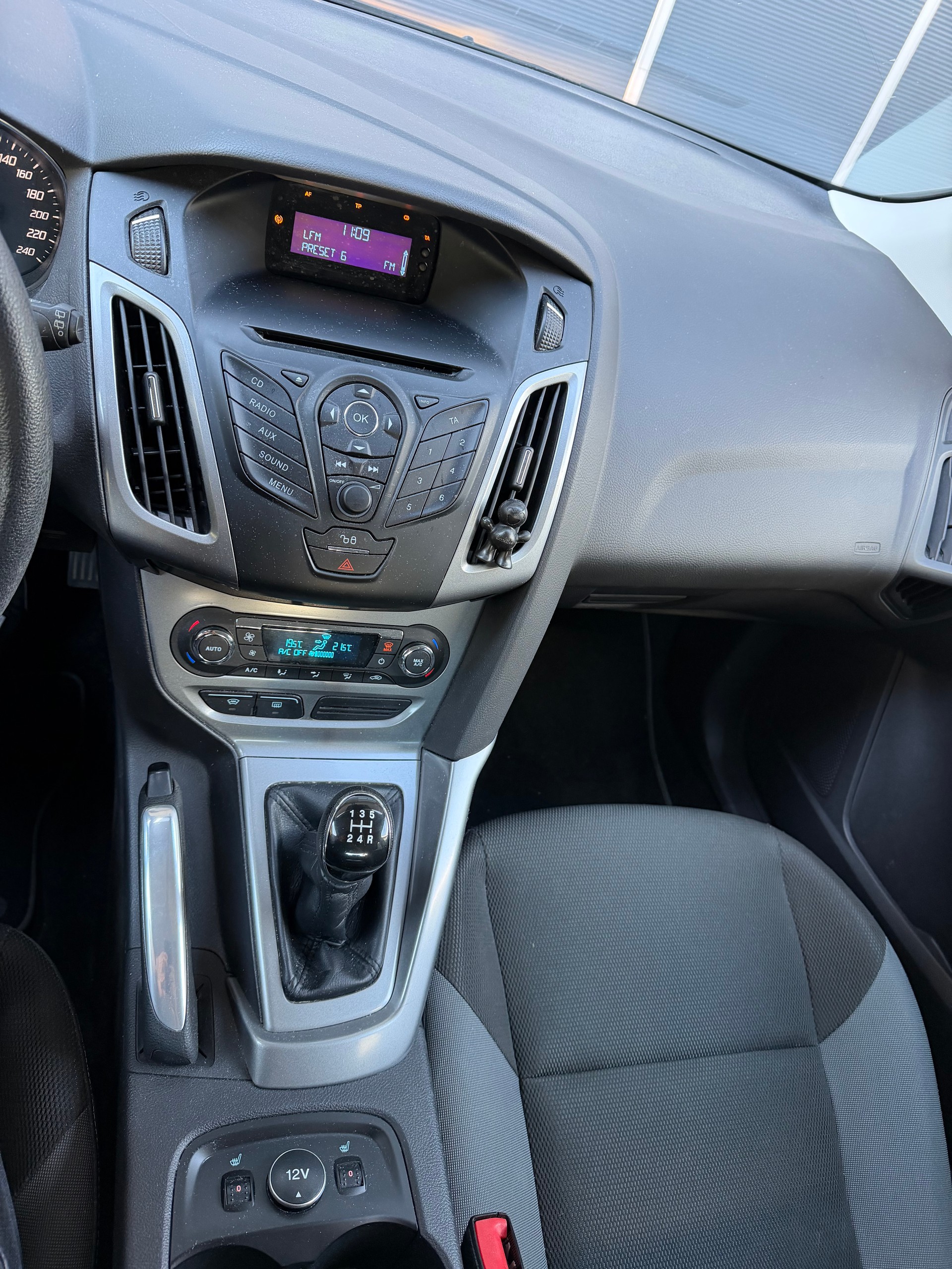 FORD Focus 1.6i VCT Titanium-image-12