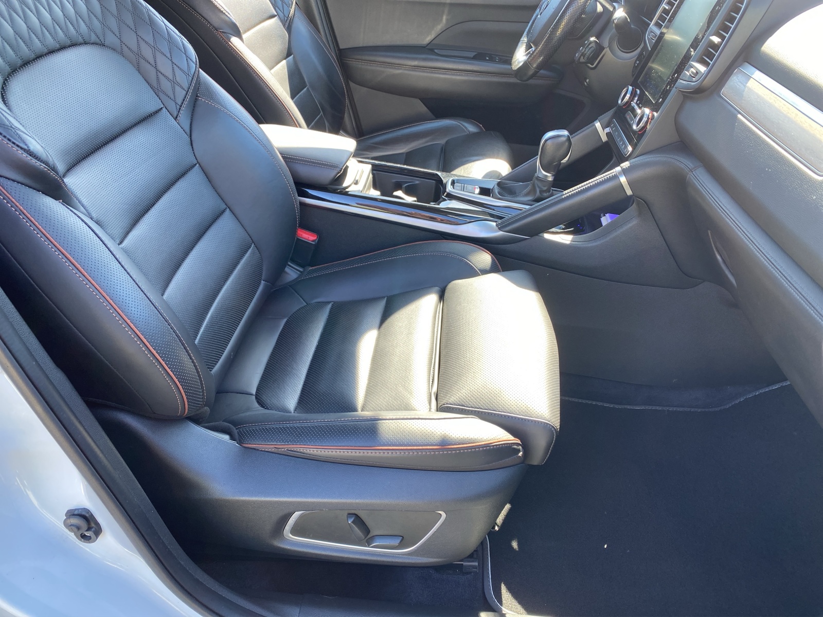 RENAULT Koleos 2.0 dCi Initiale Paris 4WD Xtronic CVT-image-12