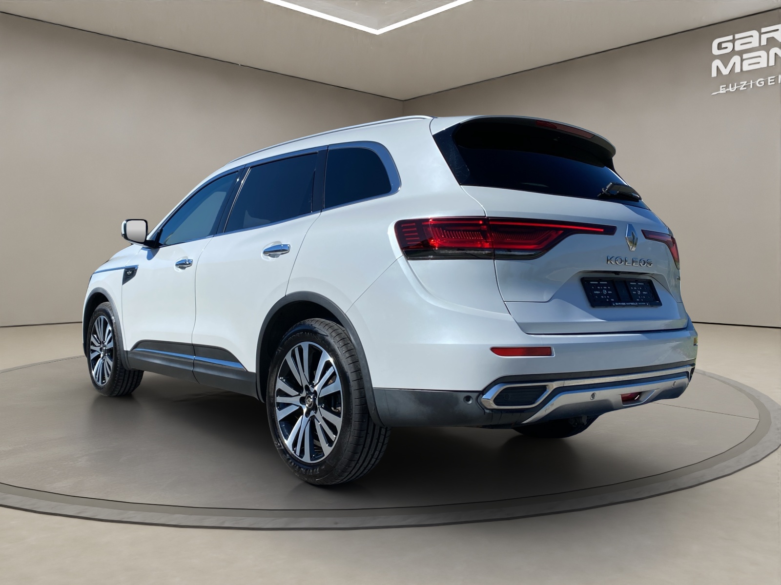 RENAULT Koleos 2.0 dCi Initiale Paris 4WD Xtronic CVT-image-2