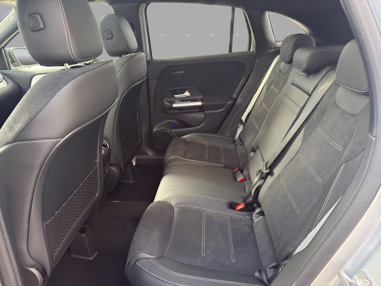 MERCEDES-BENZ GLA 250 4Matic 8G-DCT Swiss Star-image-13