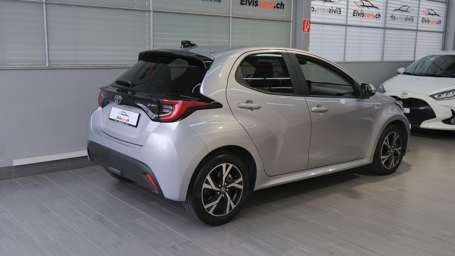 TOYOTA Yaris 1.5 Trend e-CVT-image-24
