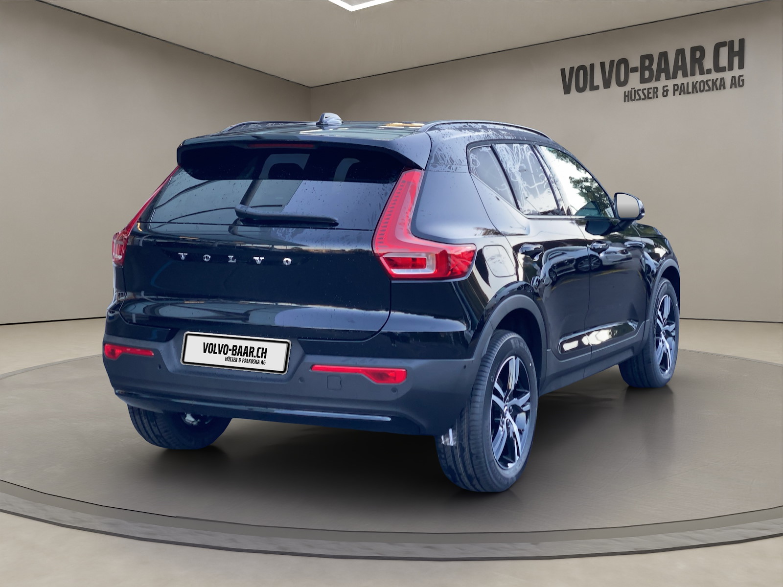 VOLVO XC40 2.0 B3 MH Plus Dark-image-4