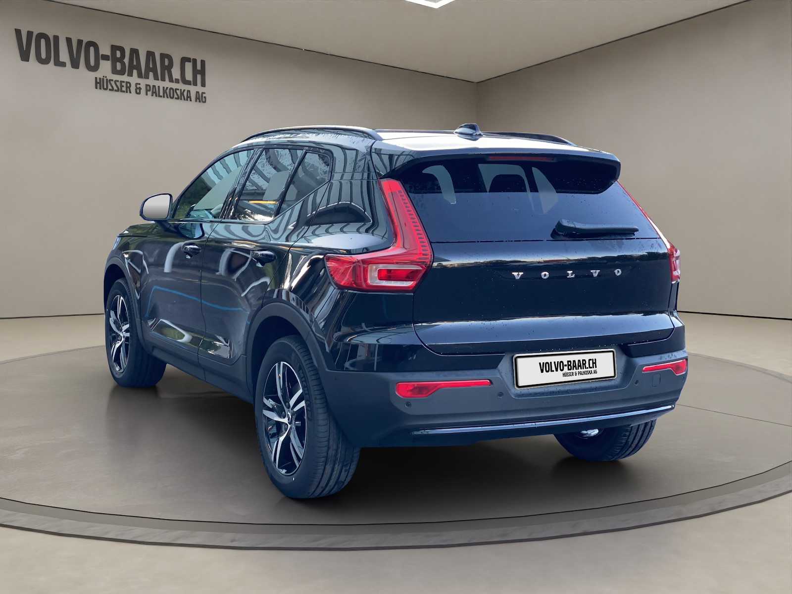 VOLVO XC40 2.0 B3 MH Plus Dark-image-2