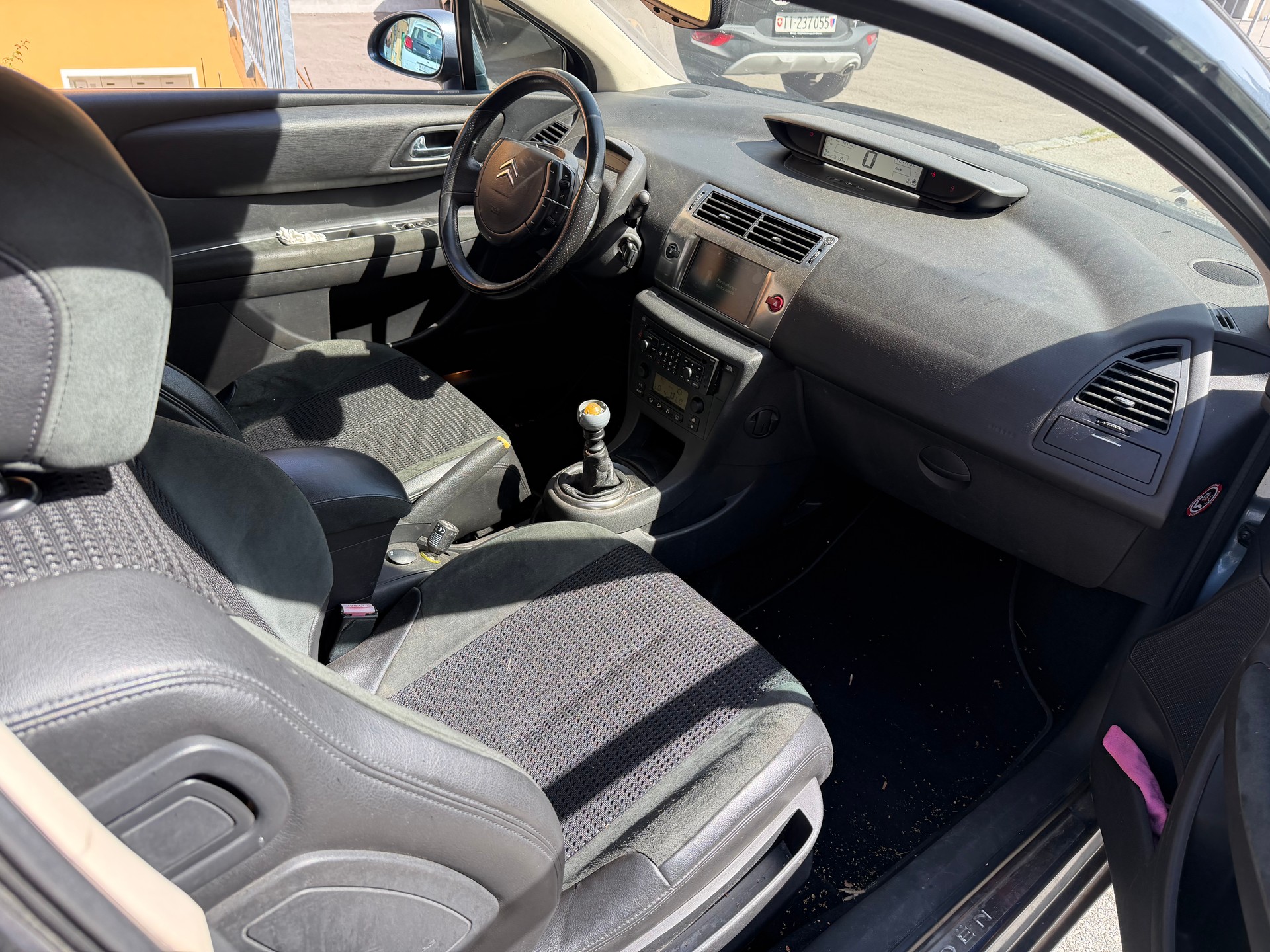 CITROEN C4 Coupé 2.0 16V HDi VTS-image-5