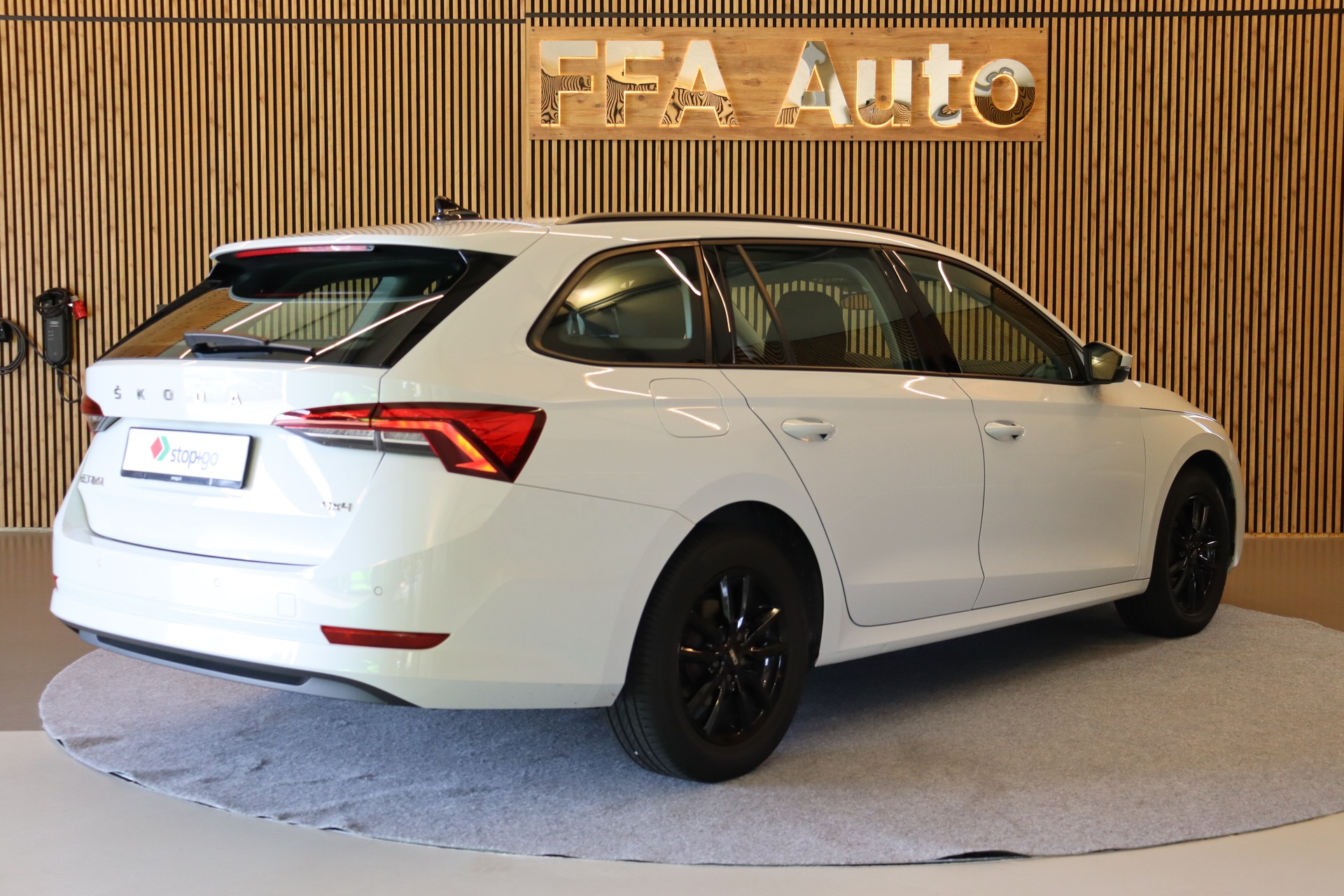 SKODA Octavia Combi 2.0 TDI Ambition 4x4 DSG-image-5
