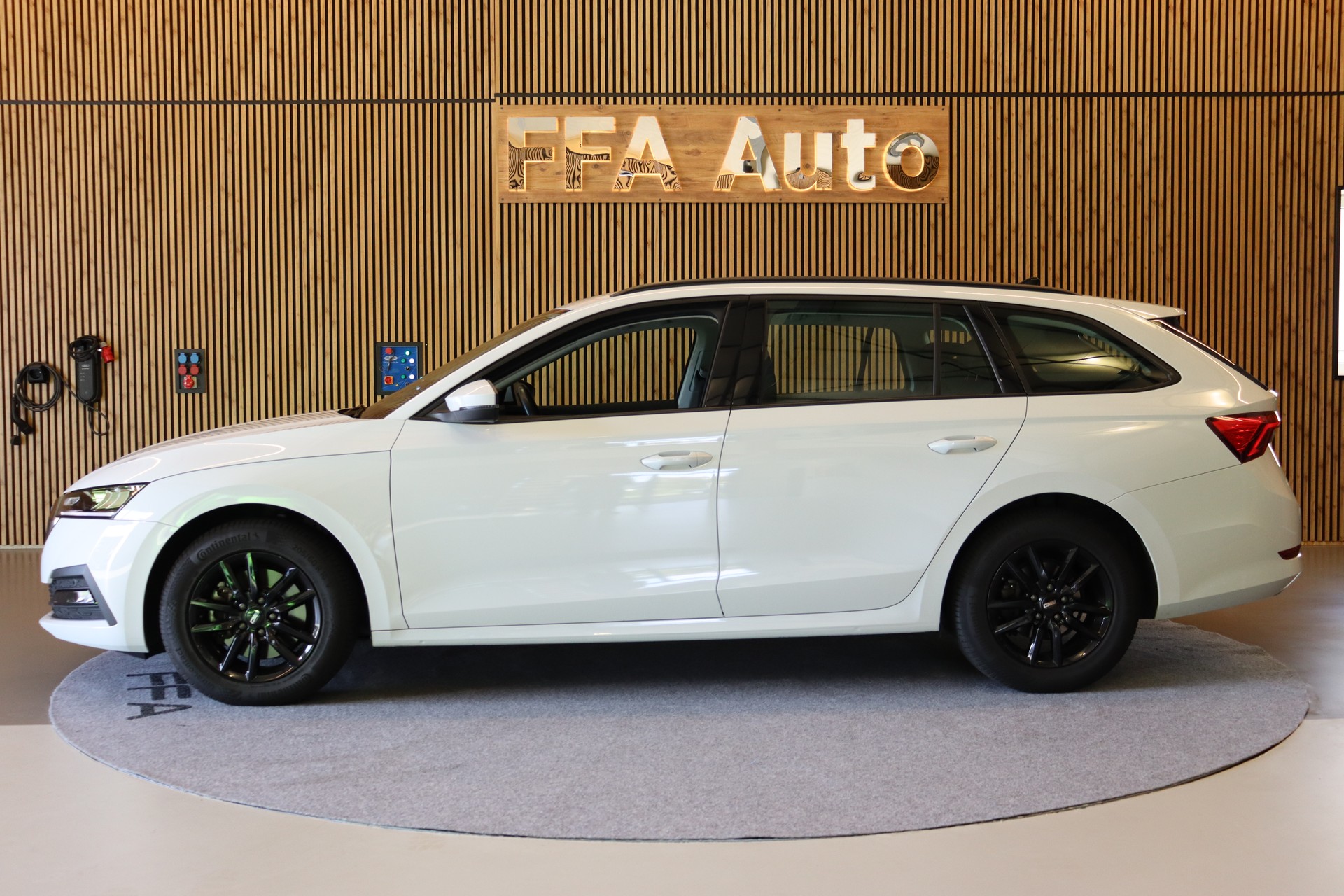 SKODA Octavia Combi 2.0 TDI Ambition 4x4 DSG-image-11