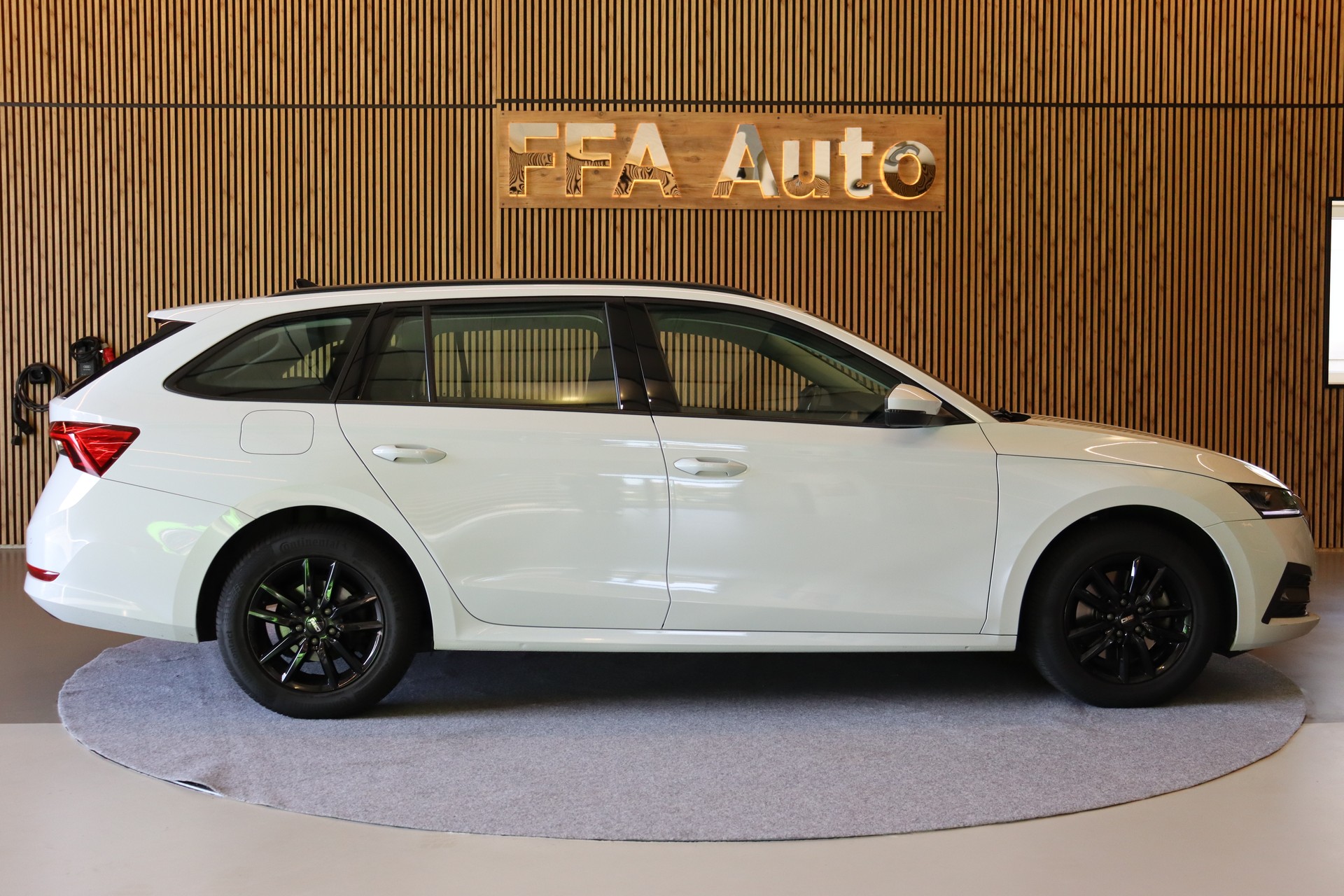 SKODA Octavia Combi 2.0 TDI Ambition 4x4 DSG-image-4
