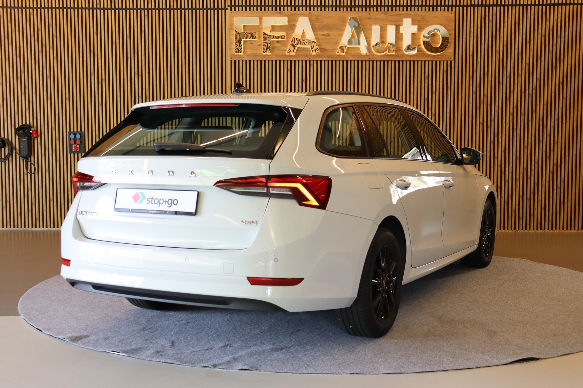 SKODA Octavia Combi 2.0 TDI Ambition 4x4 DSG-image-6