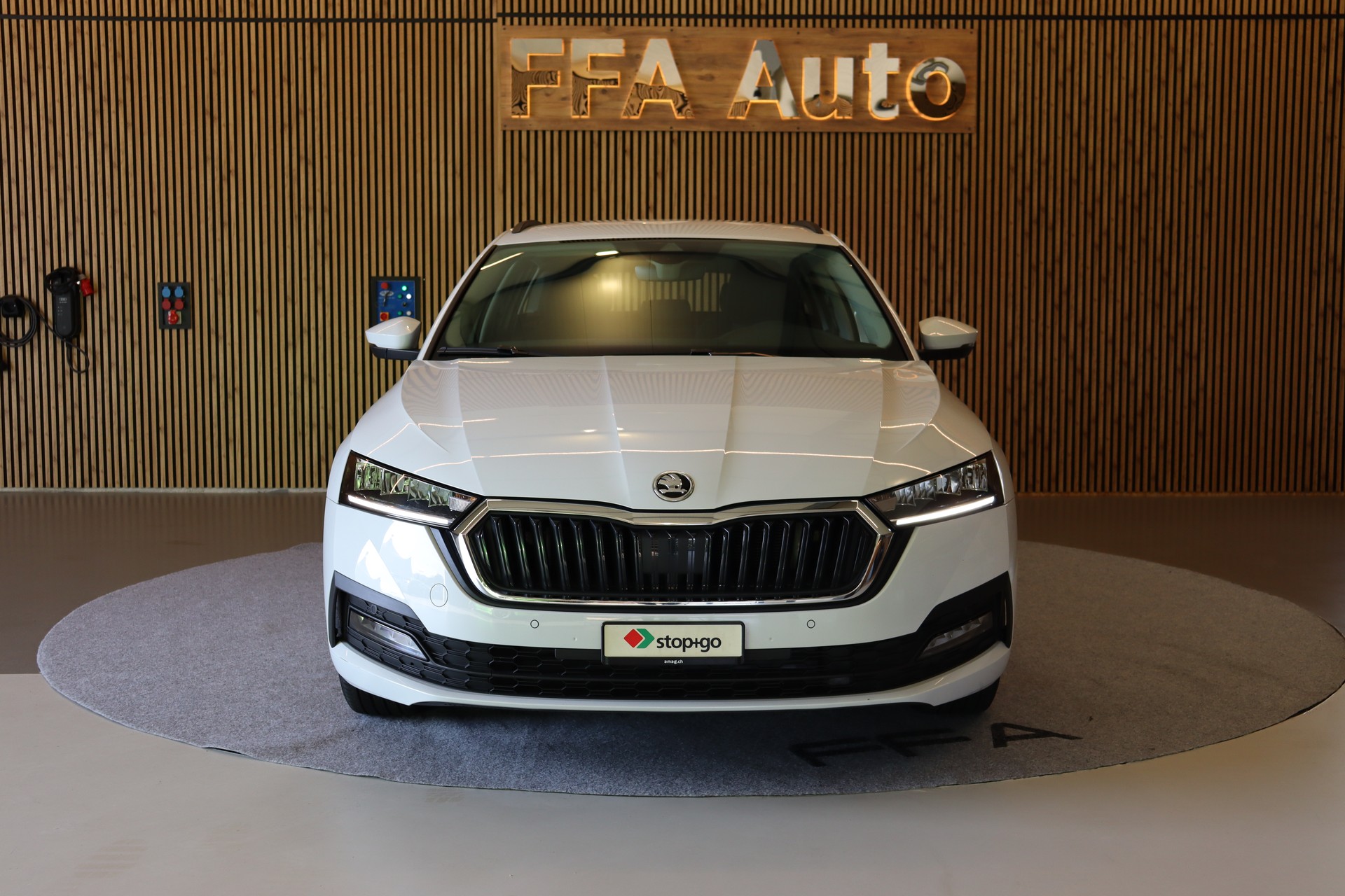 SKODA Octavia Combi 2.0 TDI Ambition 4x4 DSG-image-1