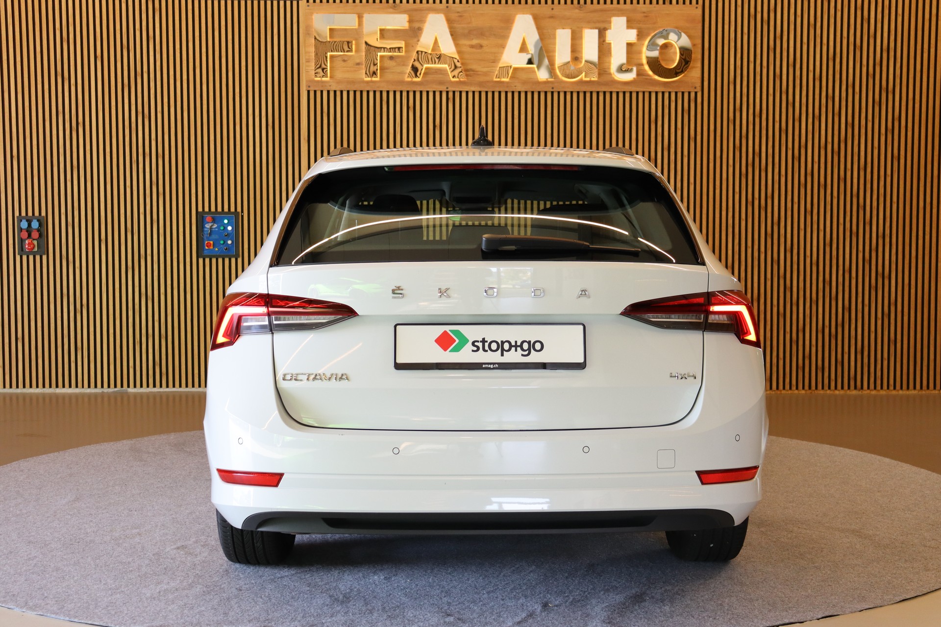 SKODA Octavia Combi 2.0 TDI Ambition 4x4 DSG-image-8