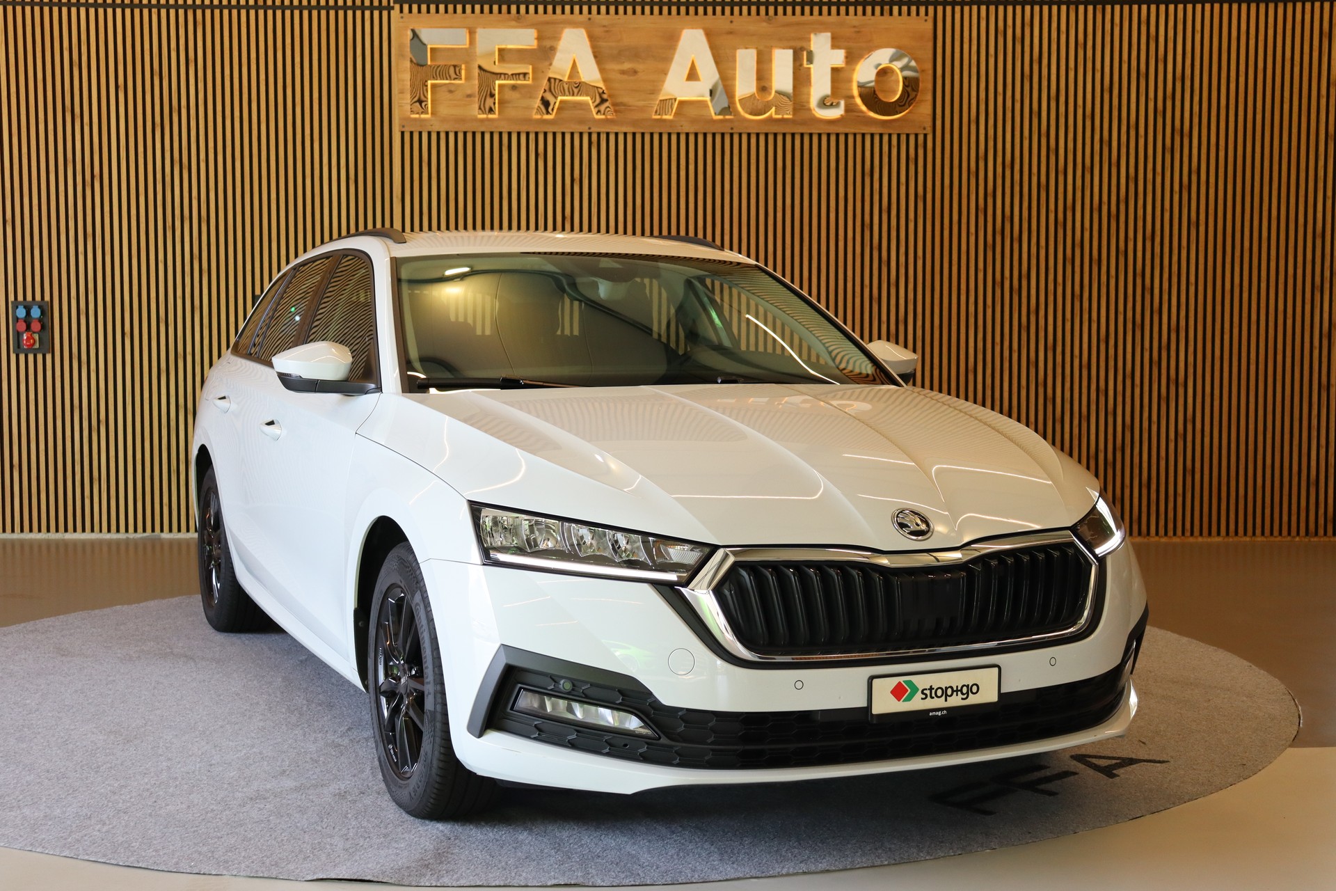 SKODA Octavia Combi 2.0 TDI Ambition 4x4 DSG-image-3
