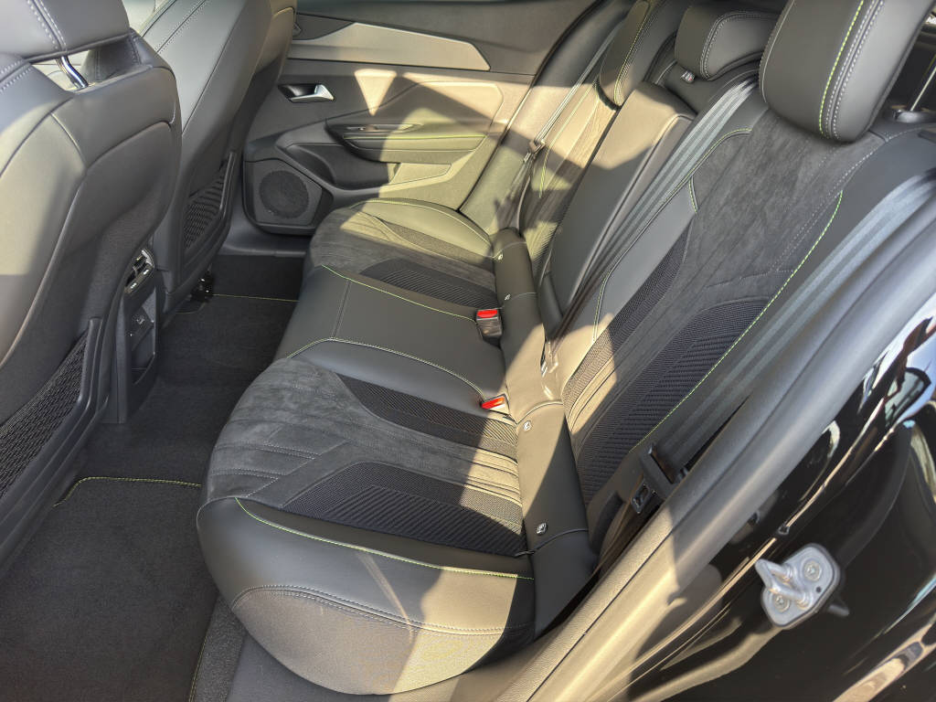 PEUGEOT 408 1.6 PHEV 225 GT-image-10