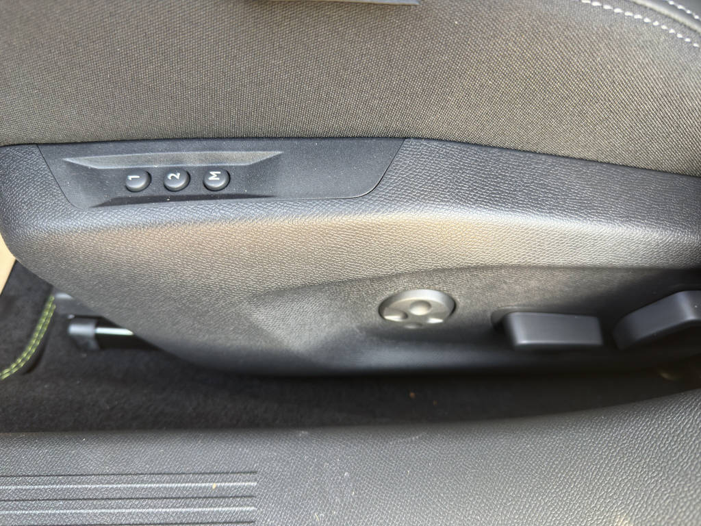 PEUGEOT 408 1.6 PHEV 225 GT-image-13