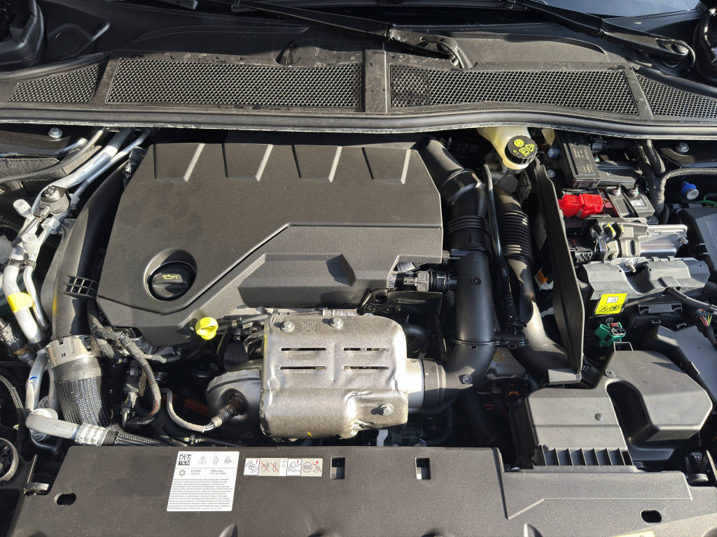 PEUGEOT 408 1.6 PHEV 225 GT-image-15
