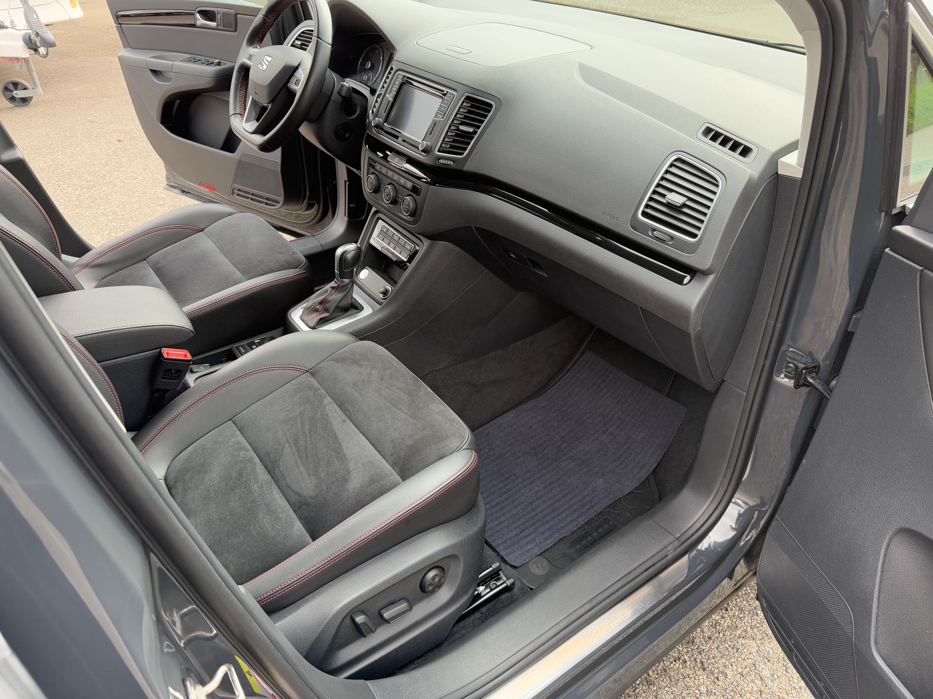 SEAT Alhambra 1.4 TSI DSG Hola FR-image-9