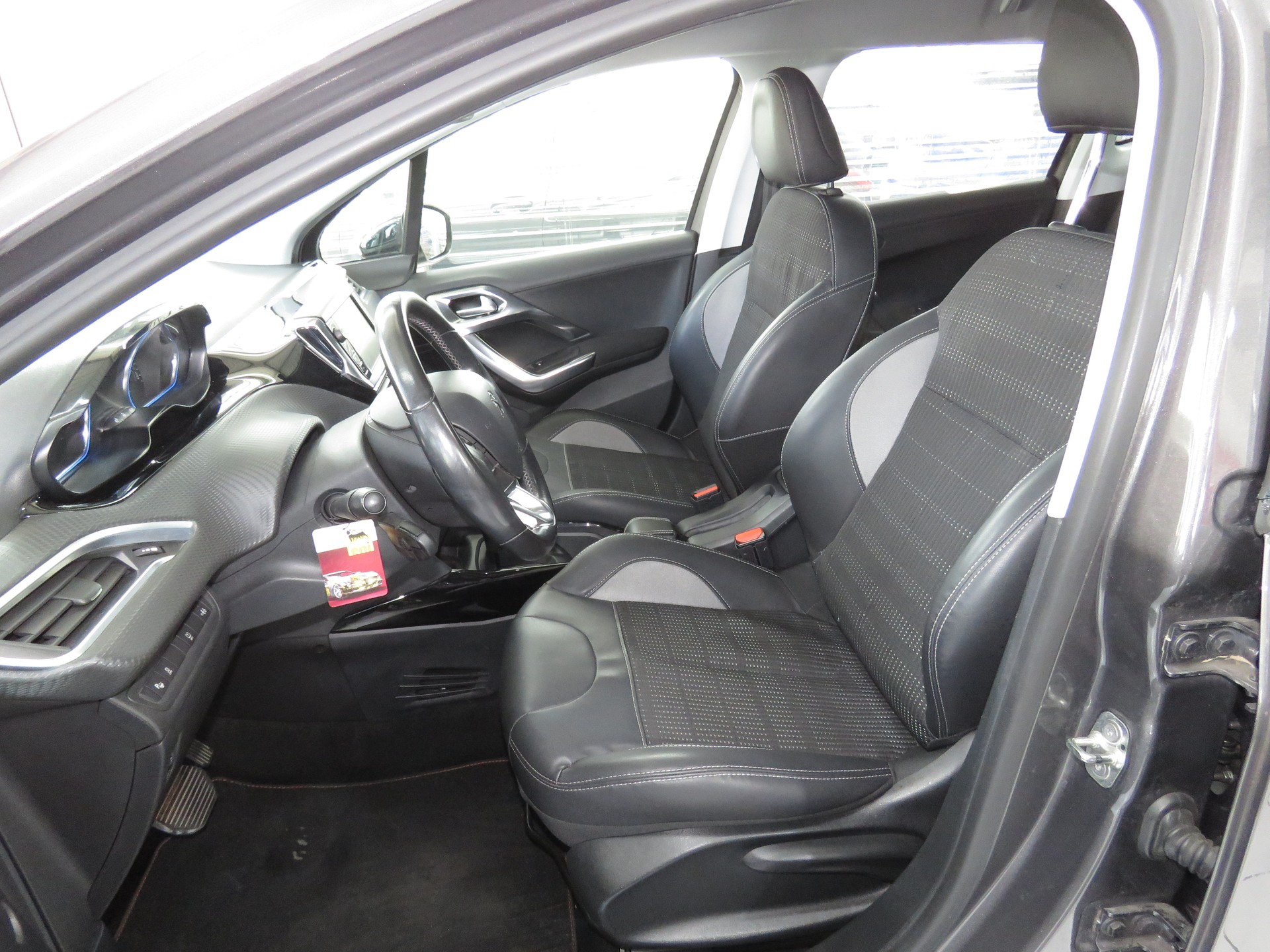 PEUGEOT 2008 1.6 VTI Allure Automatic-image-7