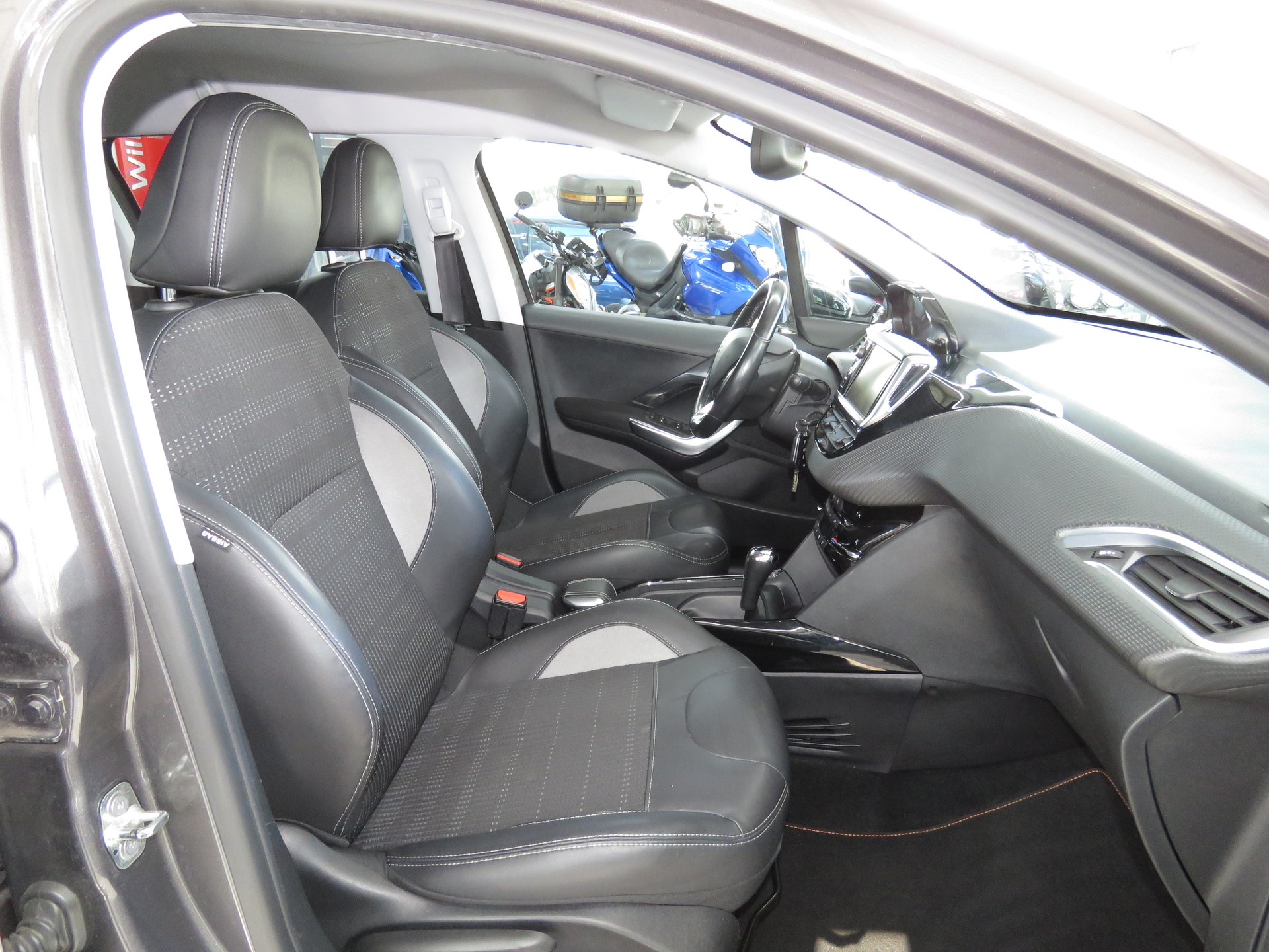 PEUGEOT 2008 1.6 VTI Allure Automatic-image-11