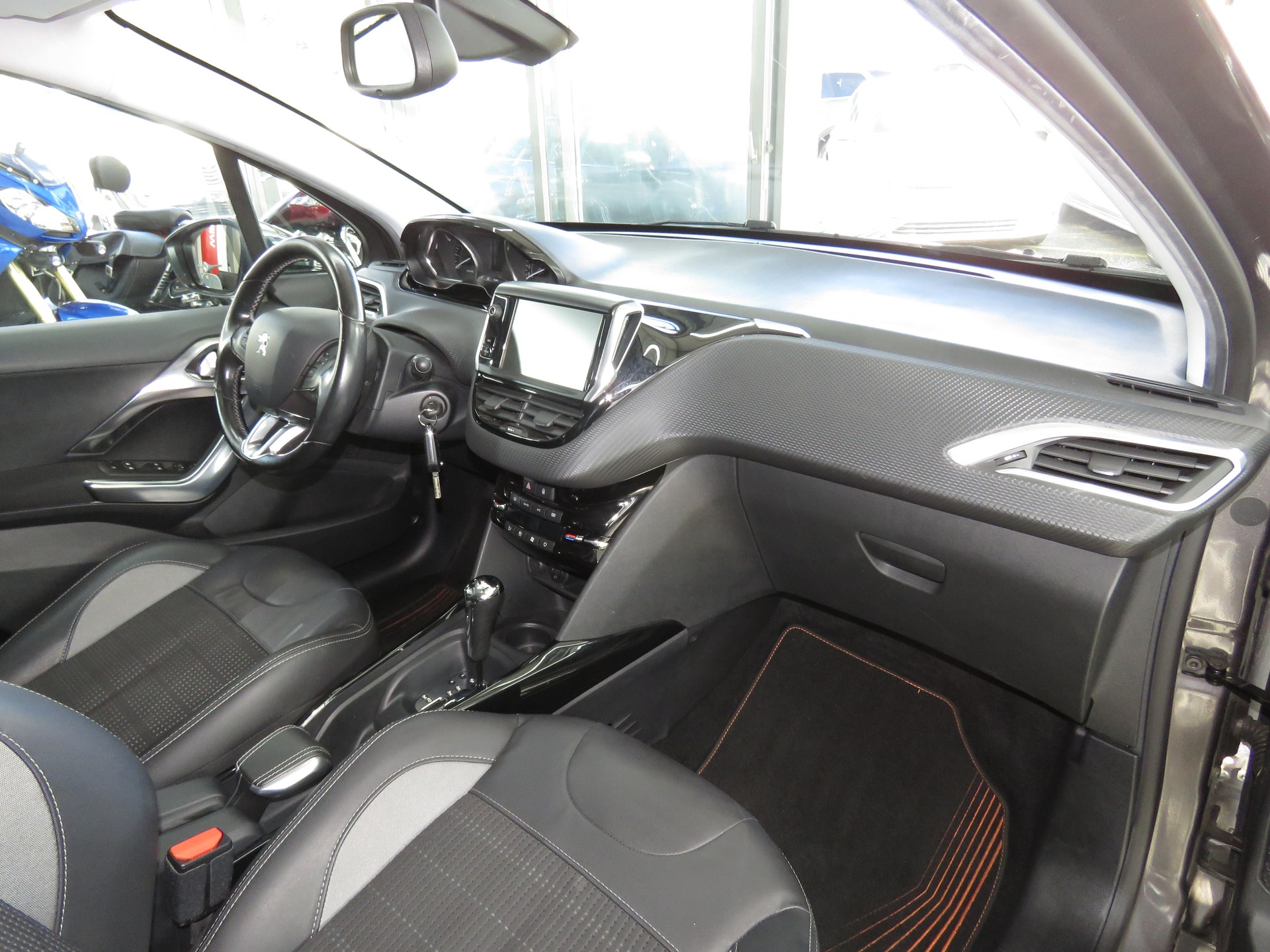 PEUGEOT 2008 1.6 VTI Allure Automatic-image-10