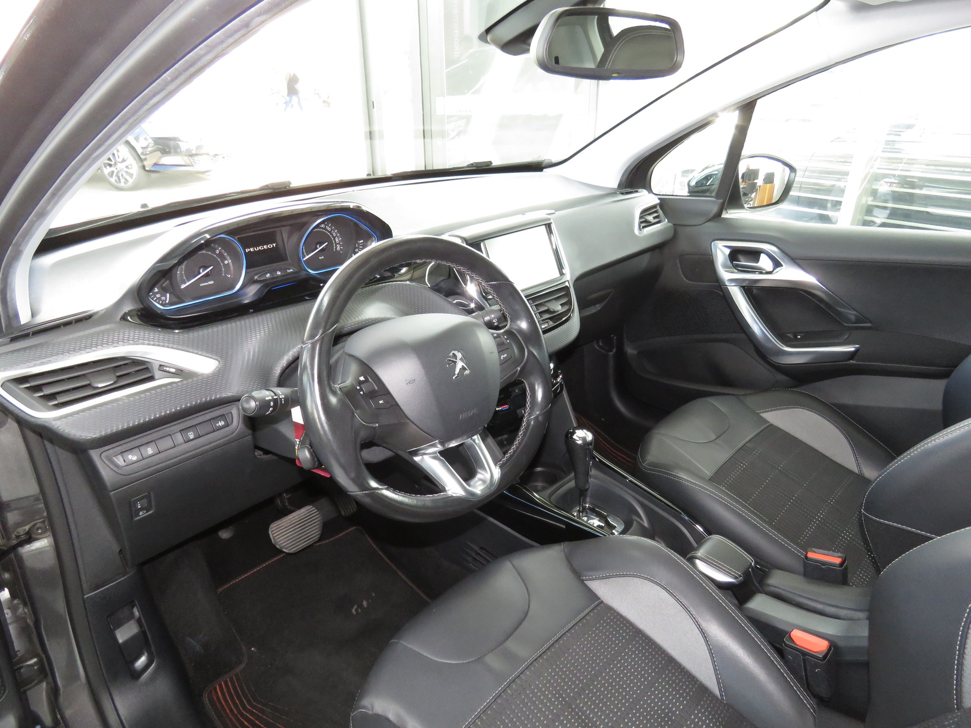 PEUGEOT 2008 1.6 VTI Allure Automatic-image-6