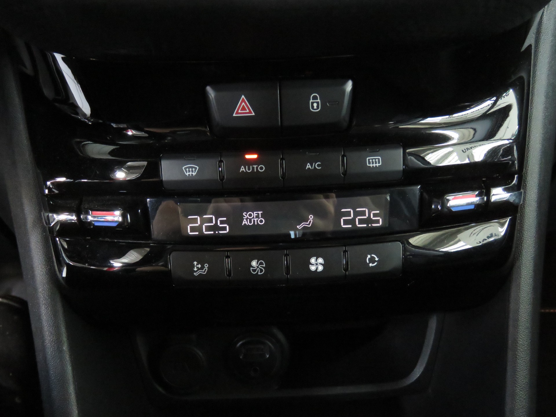PEUGEOT 2008 1.6 VTI Allure Automatic-image-17