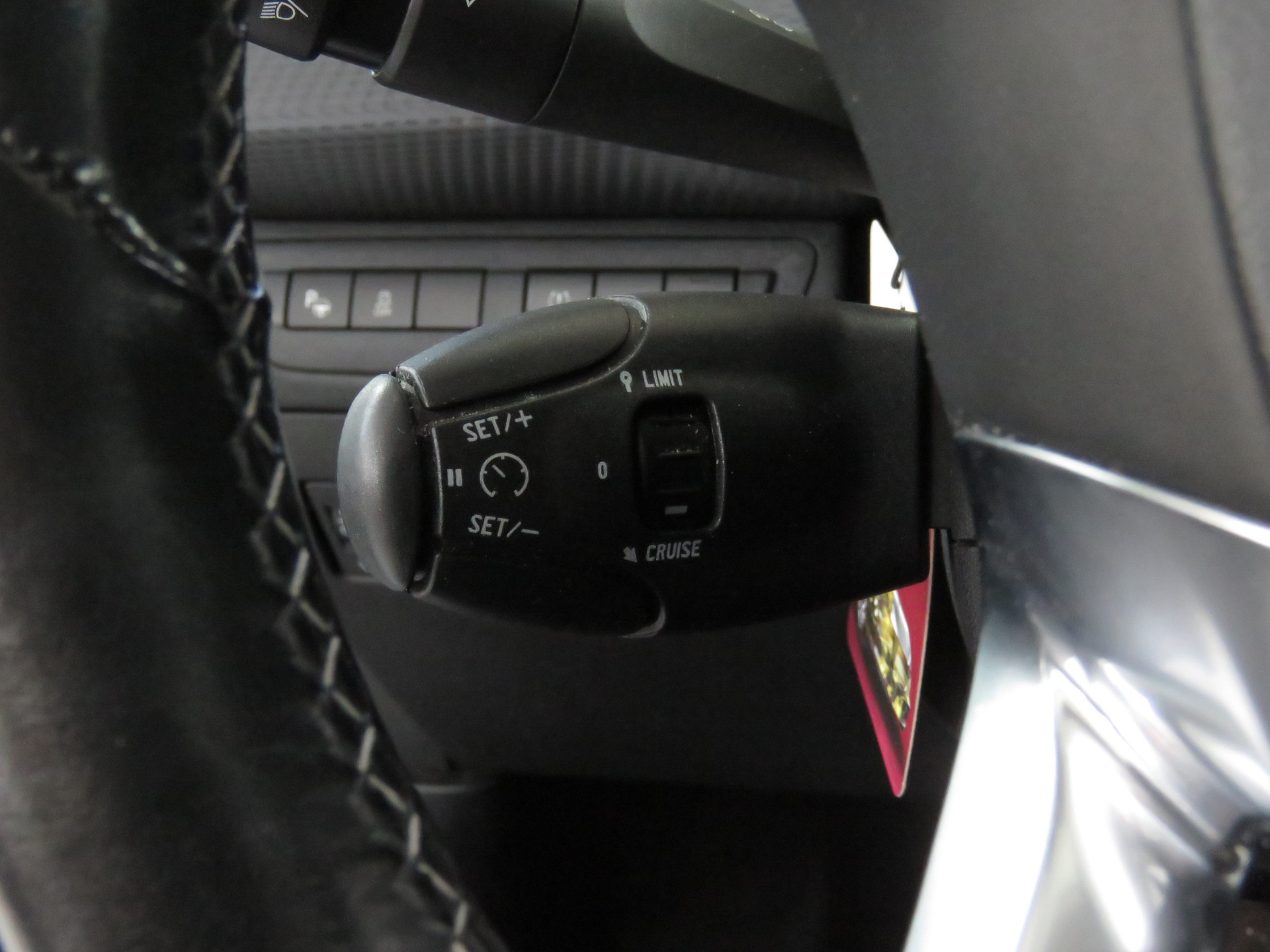 PEUGEOT 2008 1.6 VTI Allure Automatic-image-19