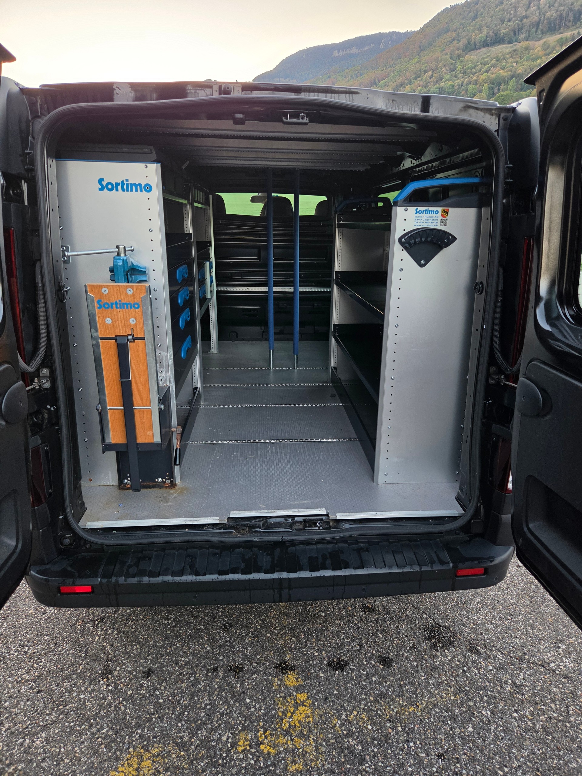 RENAULT Trafic 2.0 ENERGY dCi145 EDC 3.0t Business L2H1 A-image-4