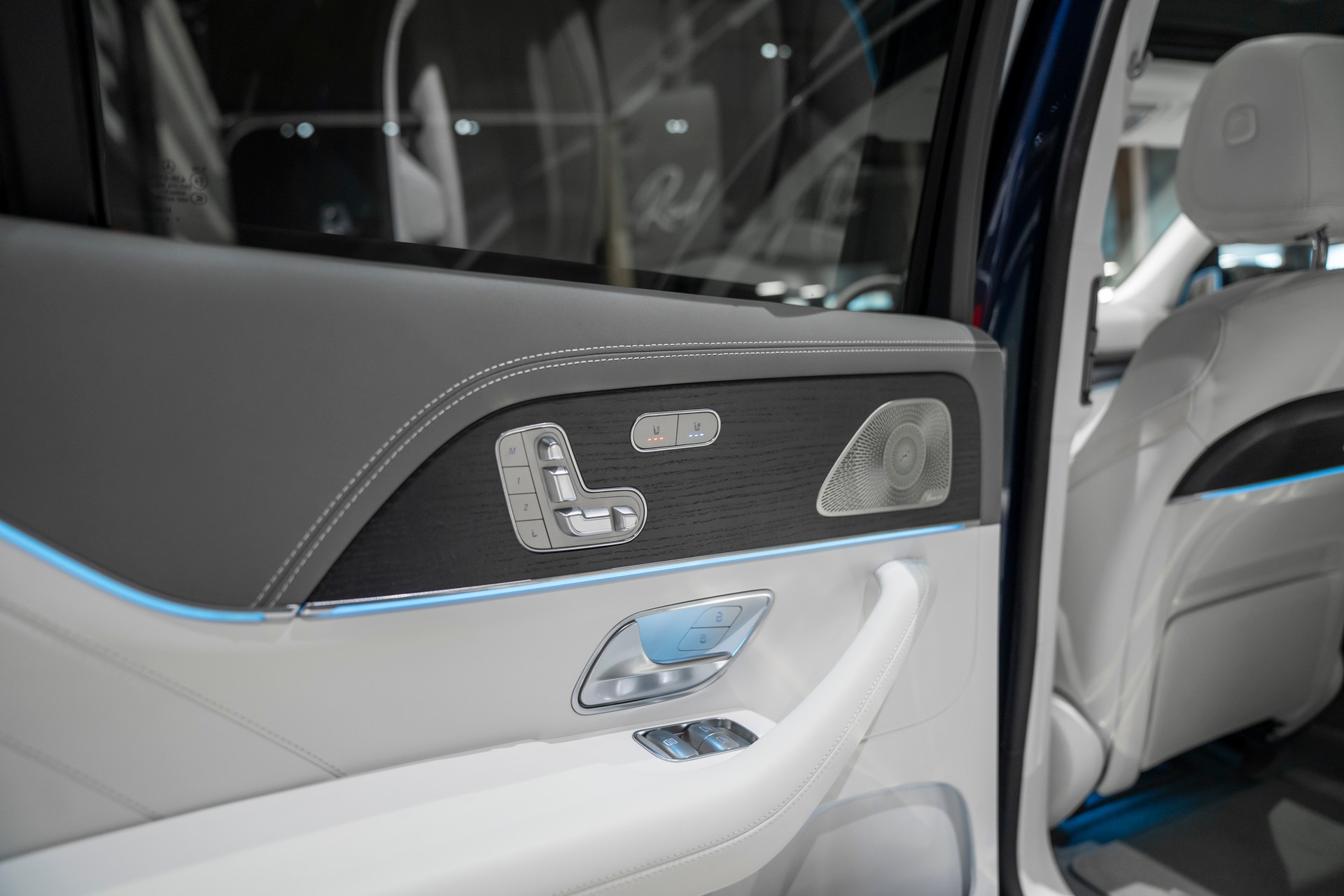 MERCEDES-BENZ GLS Maybach 600 9G-Tronic-image-19