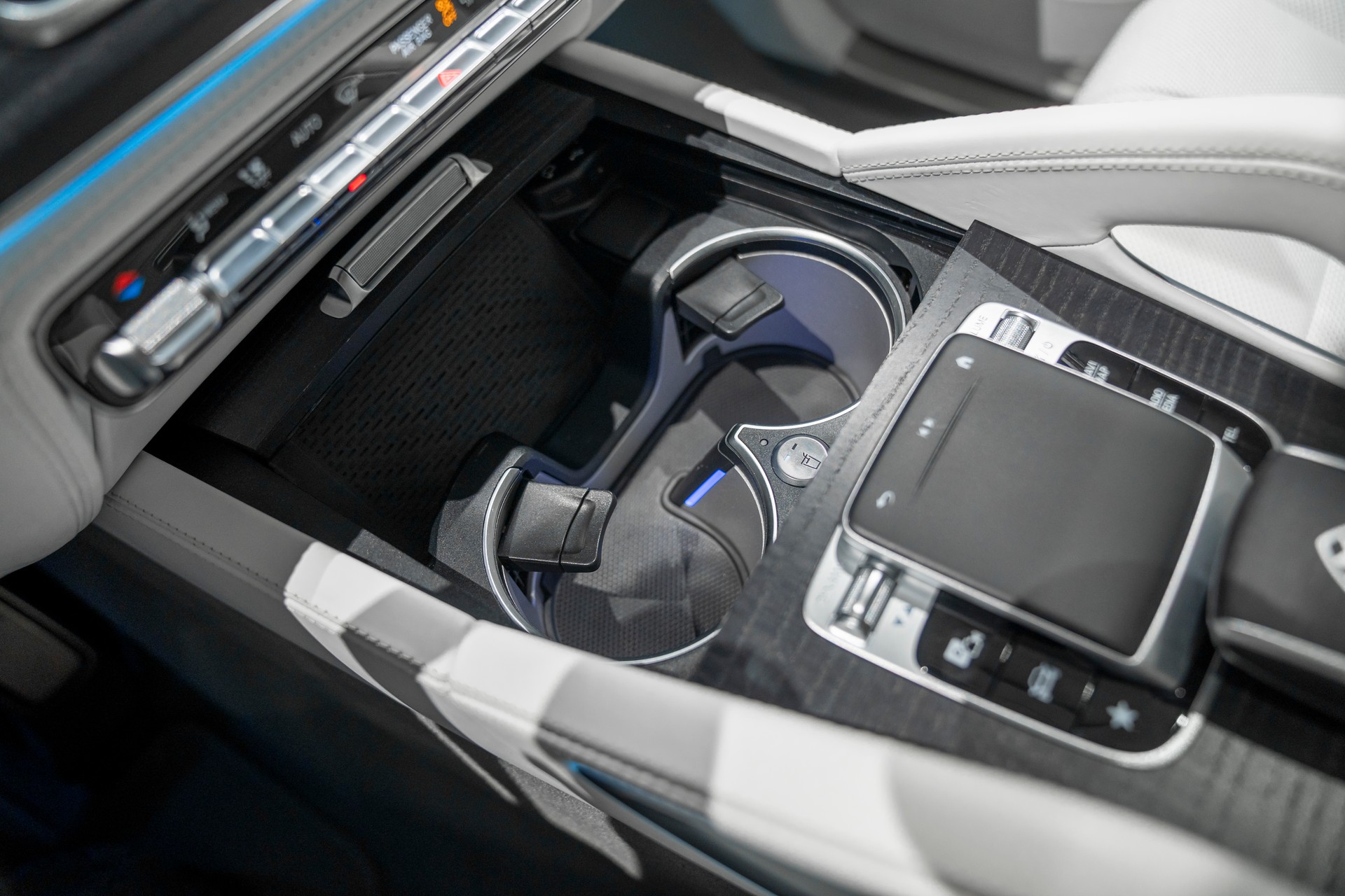 MERCEDES-BENZ GLS Maybach 600 9G-Tronic-image-27