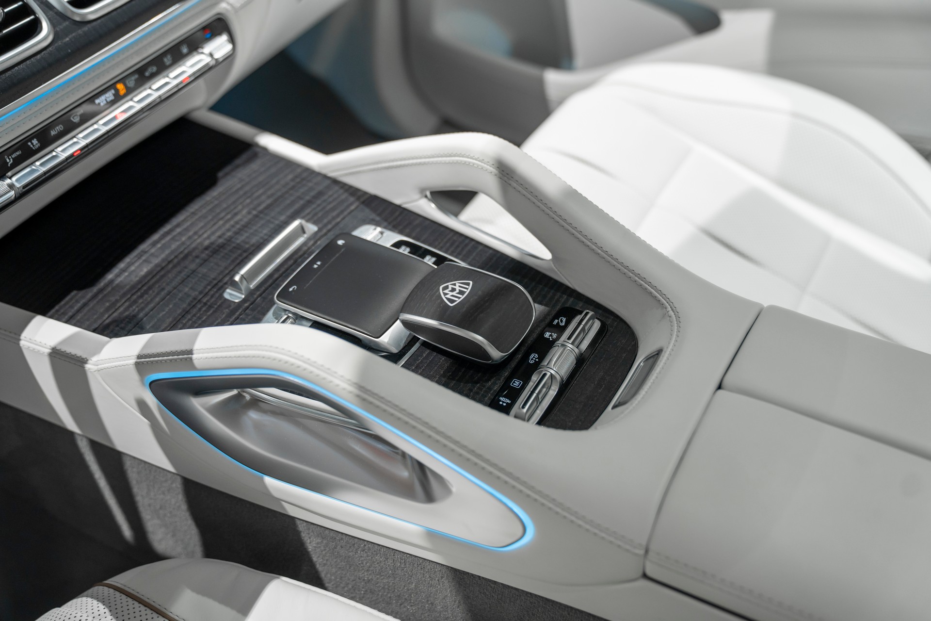 MERCEDES-BENZ GLS Maybach 600 9G-Tronic-image-14