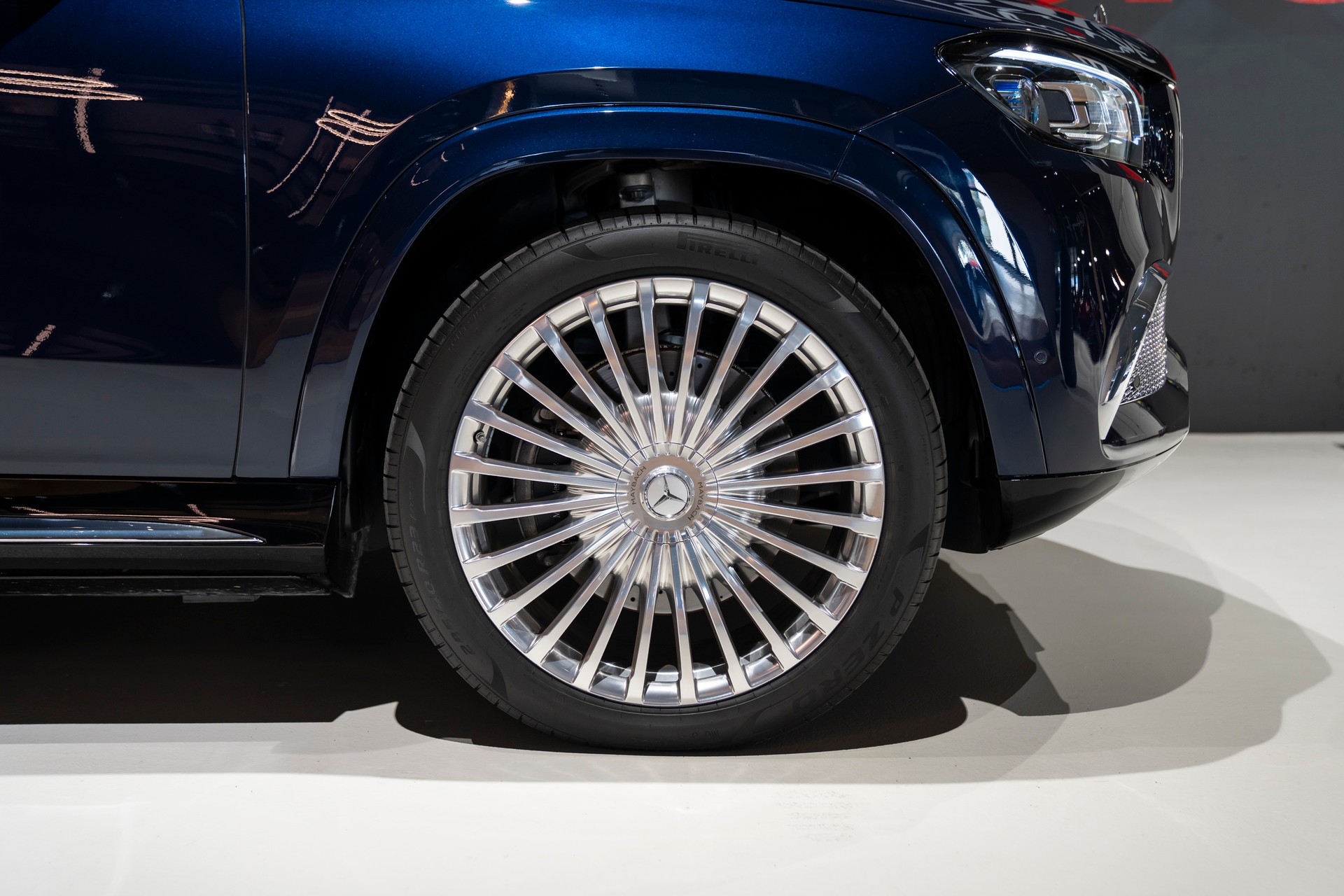 MERCEDES-BENZ GLS Maybach 600 9G-Tronic-image-5