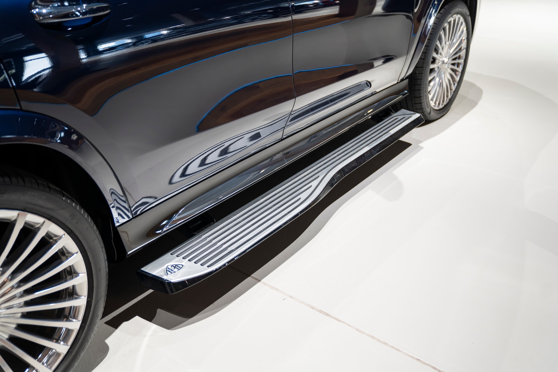 MERCEDES-BENZ GLS Maybach 600 9G-Tronic-image-9