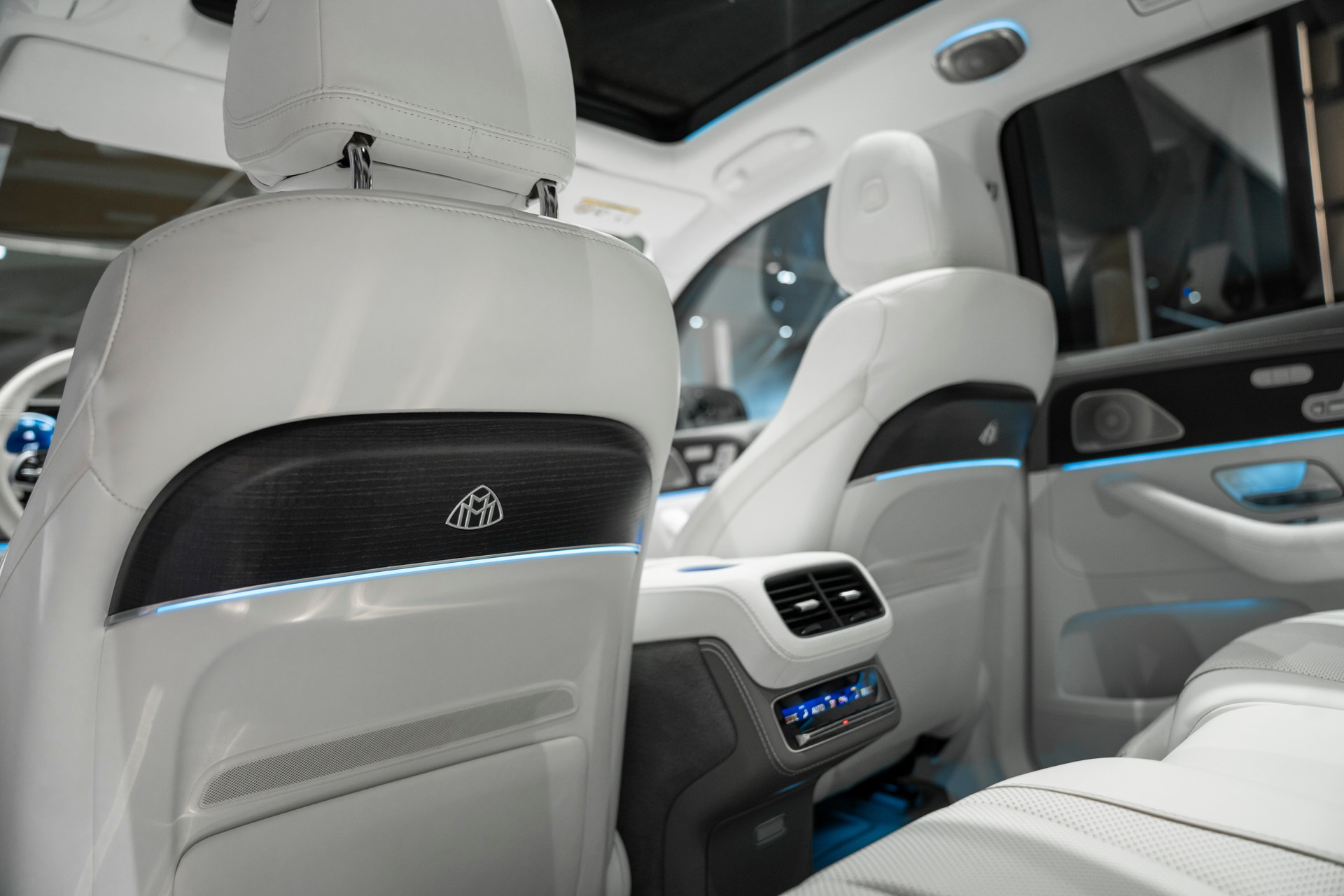 MERCEDES-BENZ GLS Maybach 600 9G-Tronic-image-21