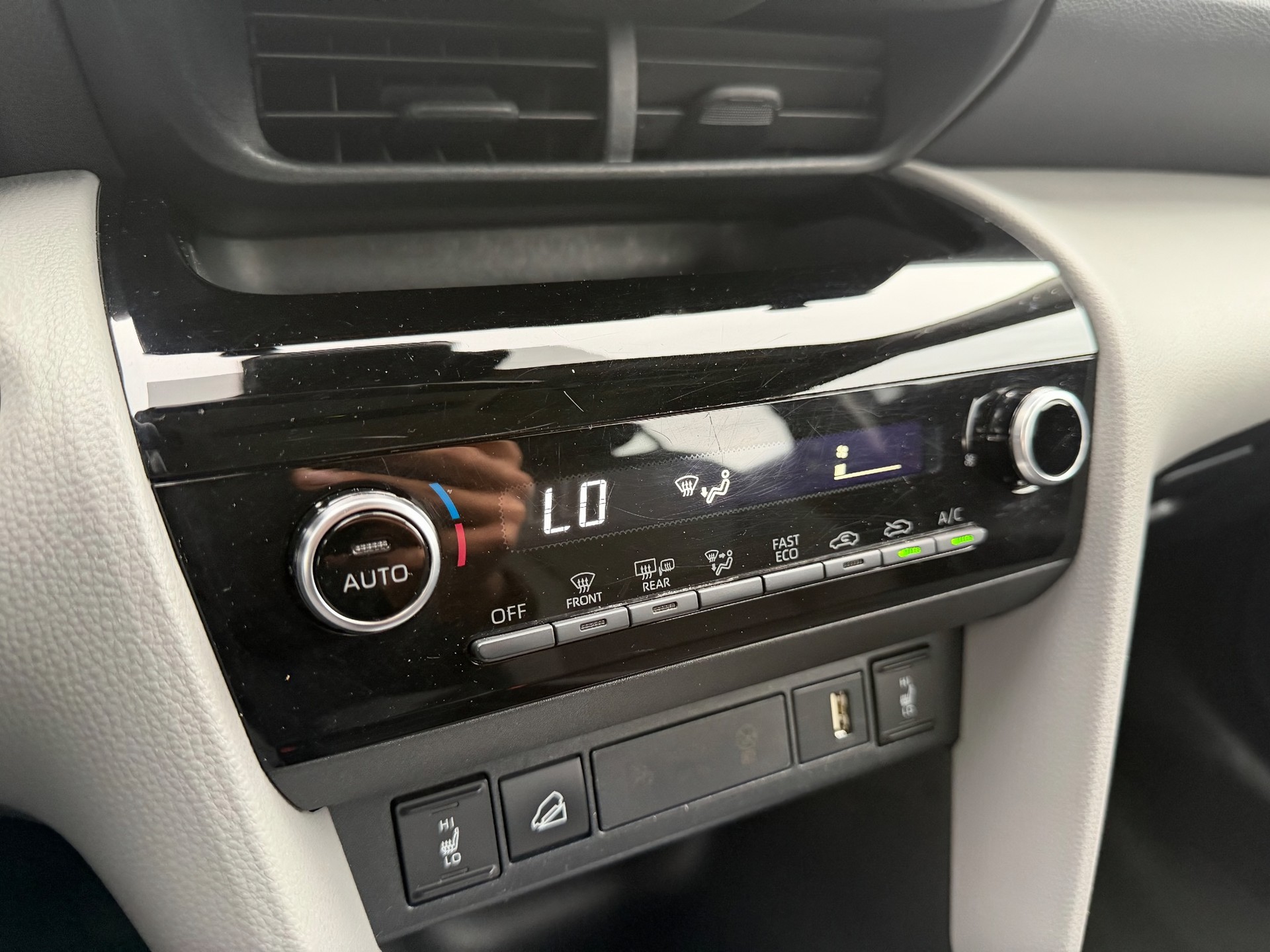 TOYOTA Yaris Cross 1.5 Trend e-CVT AWDi-image-22