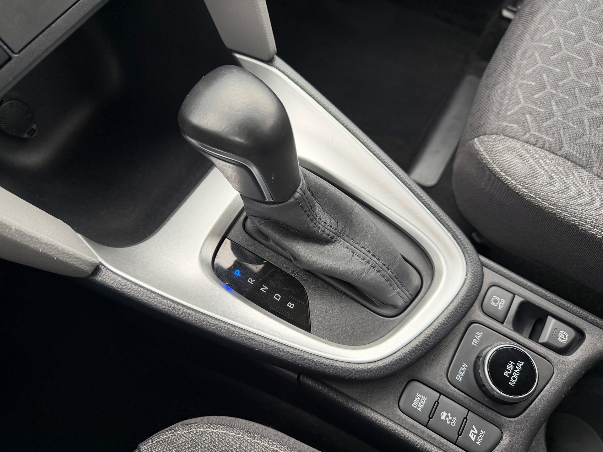 TOYOTA Yaris Cross 1.5 Trend e-CVT AWDi-image-23