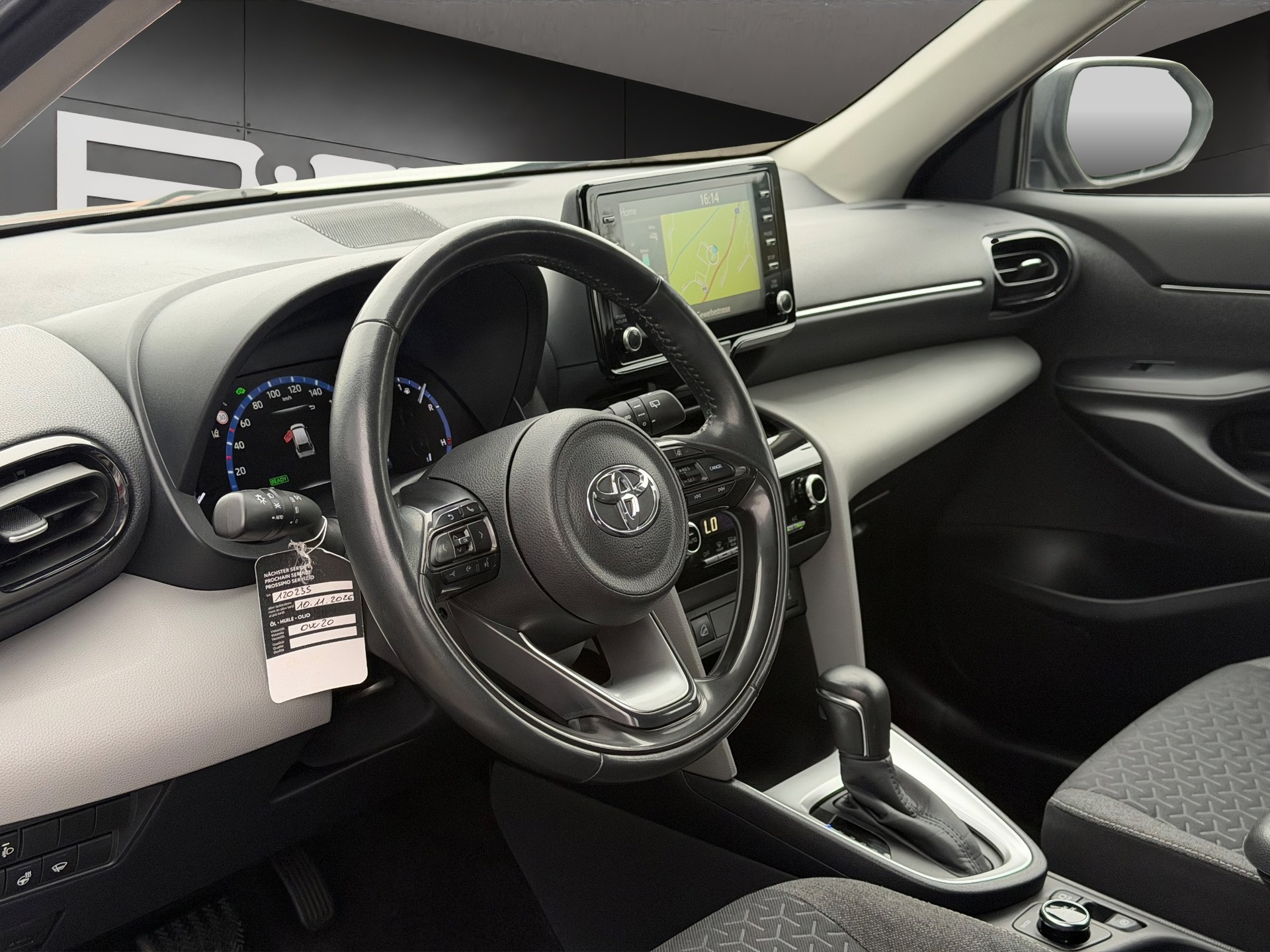 TOYOTA Yaris Cross 1.5 Trend e-CVT AWDi-image-9