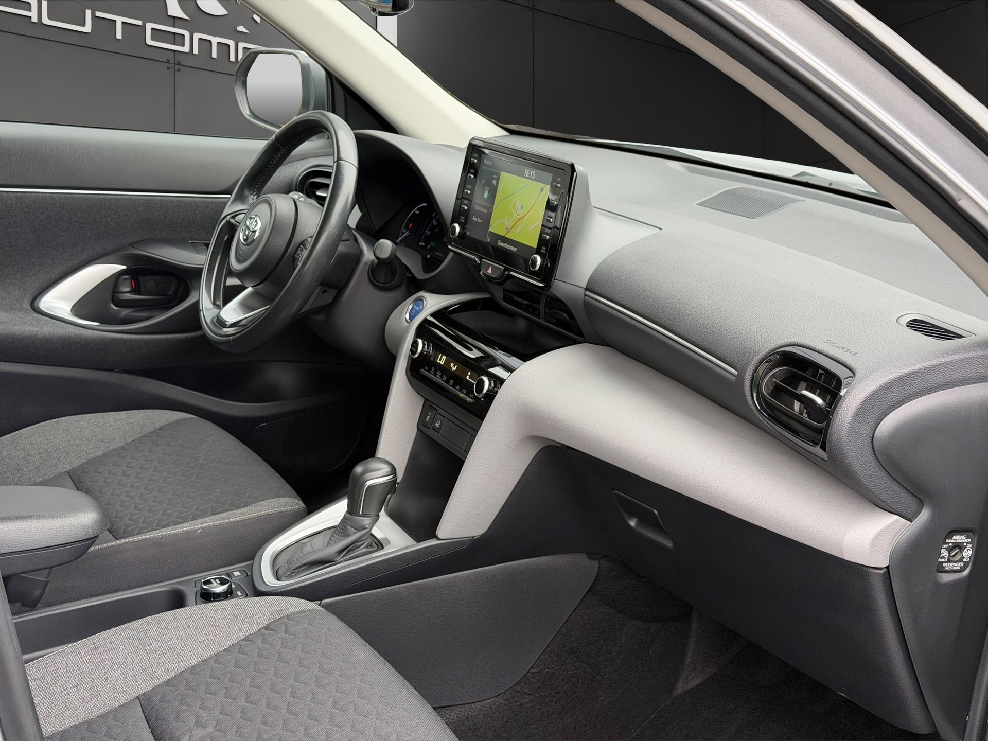 TOYOTA Yaris Cross 1.5 Trend e-CVT AWDi-image-14
