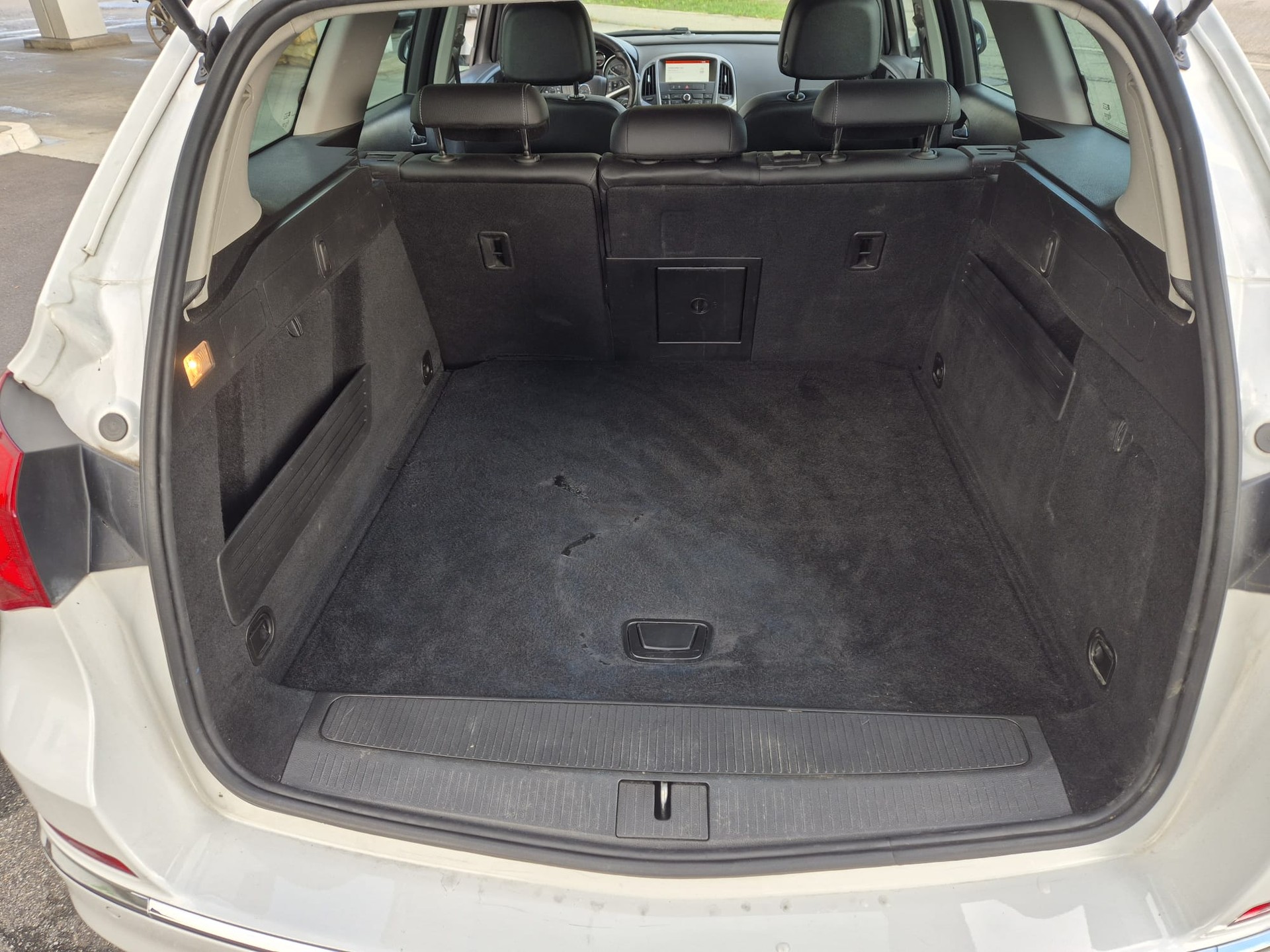 OPEL Astra SportsTourer 1.4i 16V Turbo-image-12